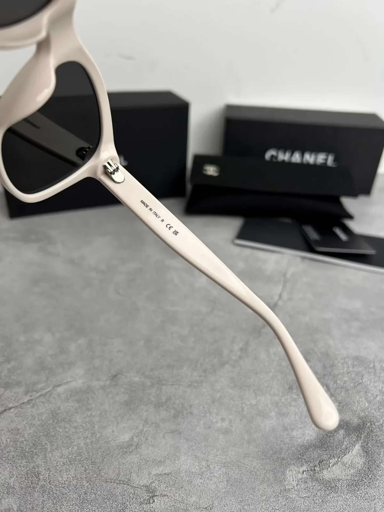 CHANEL sunglass 5482-H - Image 5