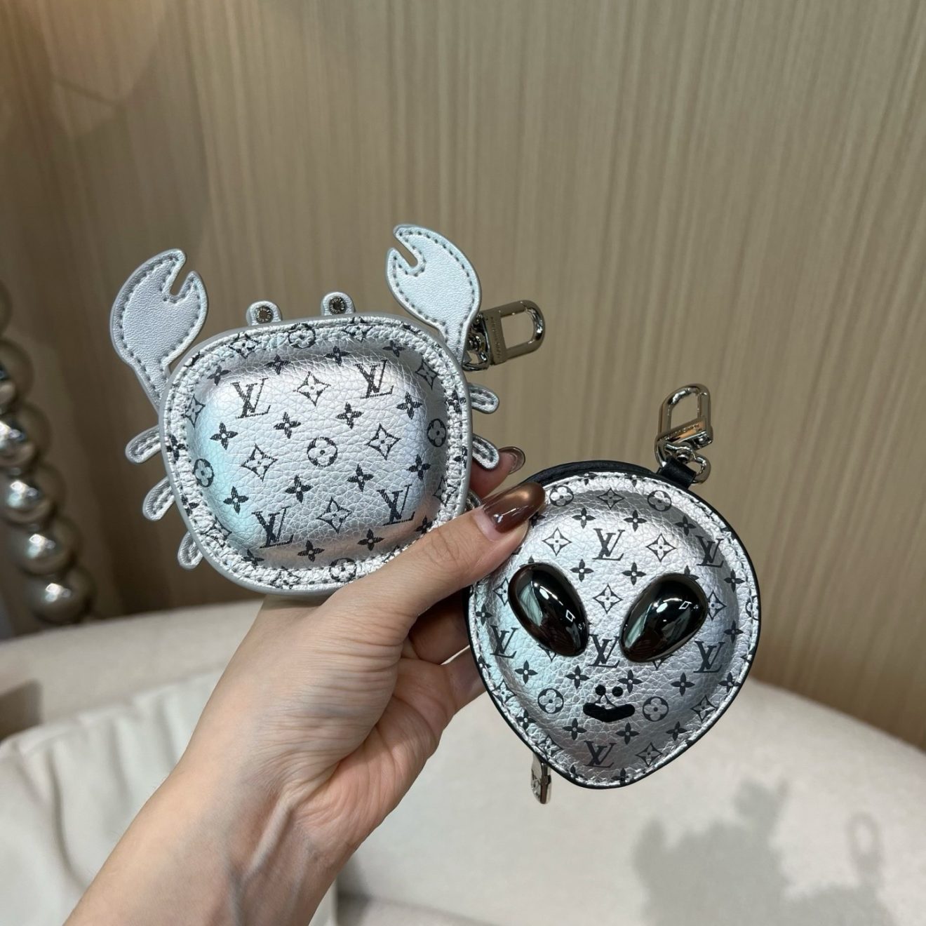 LOUIS VUITTON lv Charm - Image 4