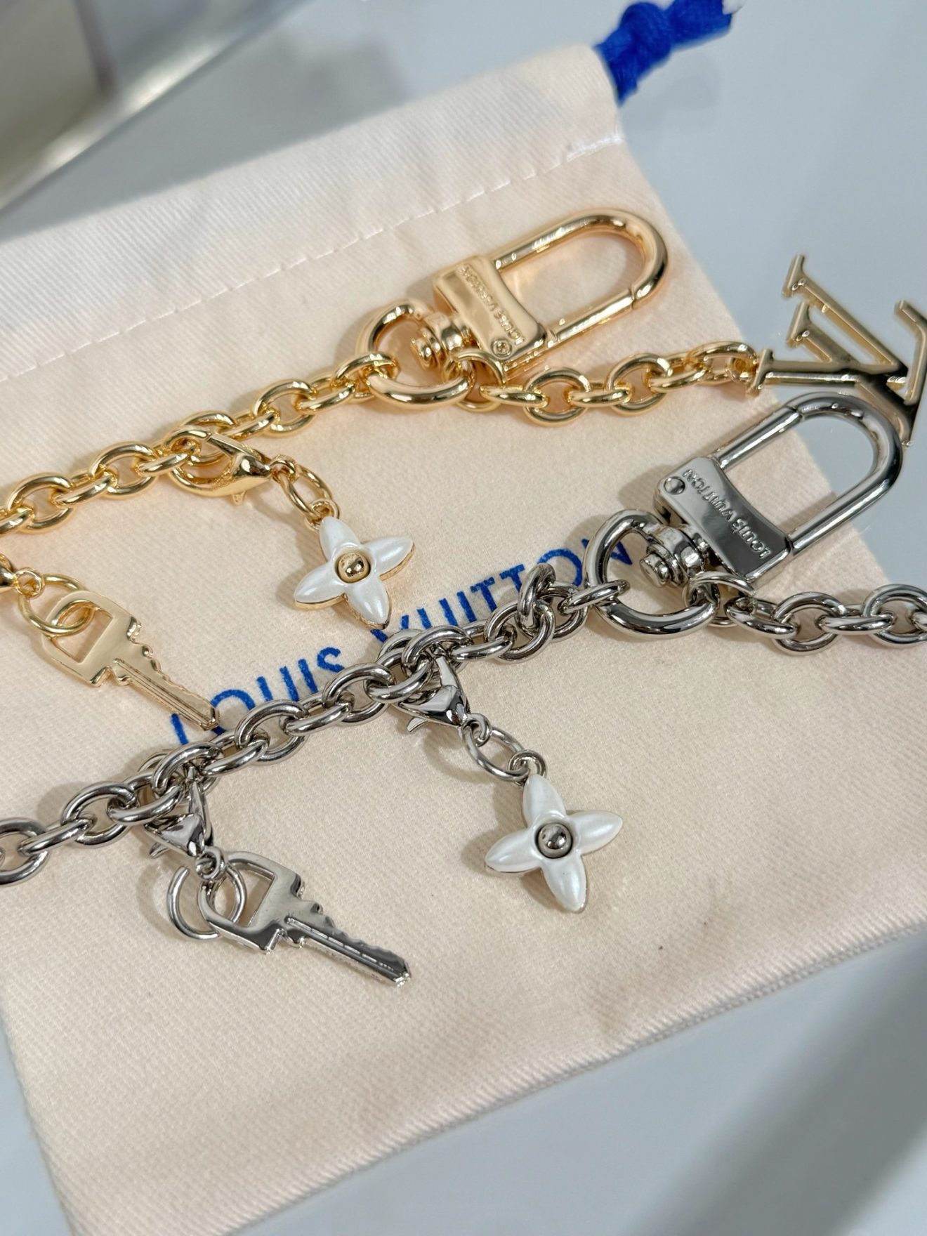 LOUIS VUITTON lv Charm - Image 7