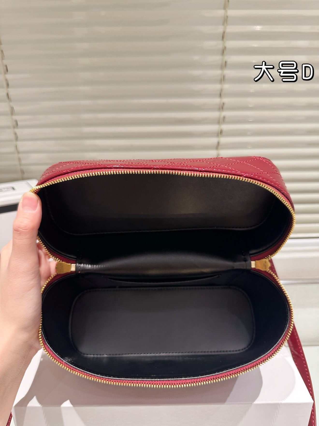 YSL vanity size ：big  20 X 16cm , small 16 X 12cm - Image 2