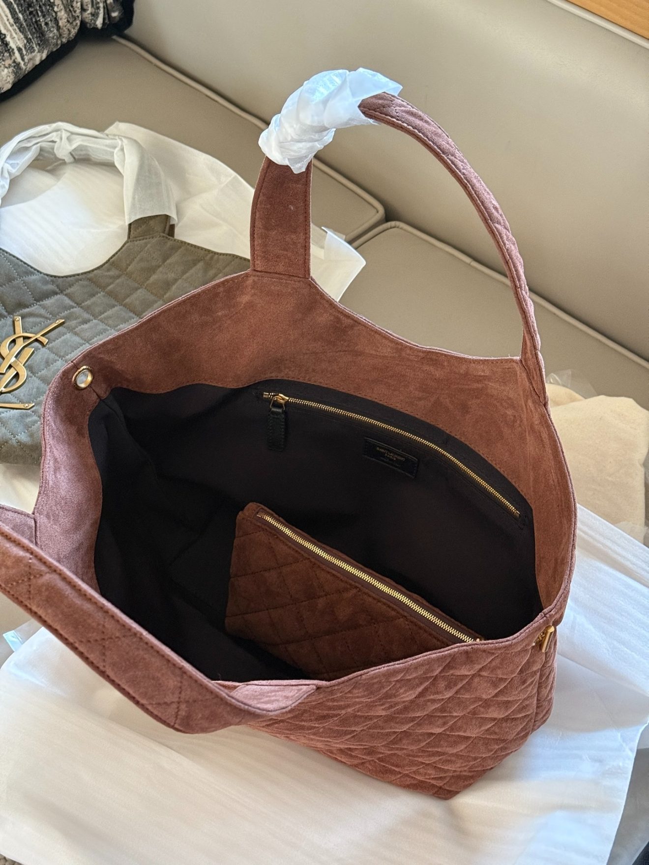 YSL ICARE BAG size：31 X 46 X 28cm - Image 5