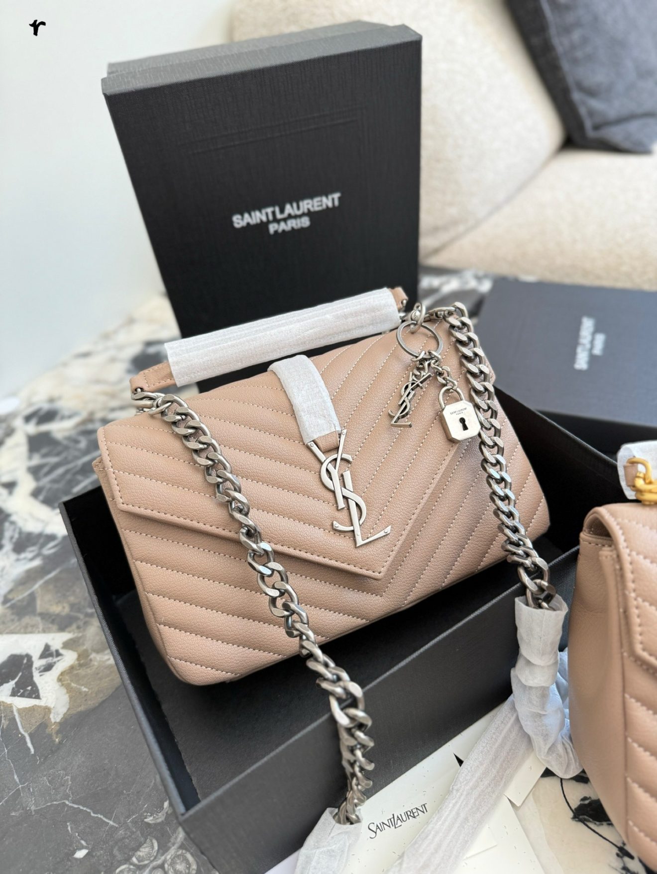YSL BAG size  :  24X16X6cm