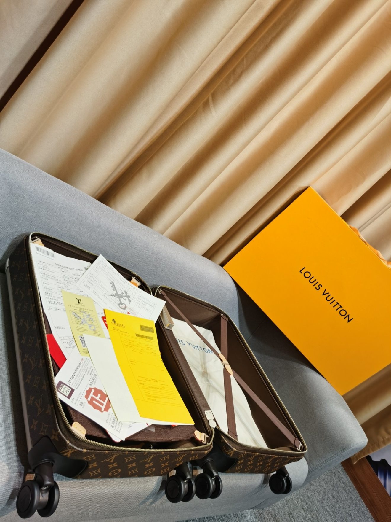 LOUIS VUITTON lv Suitcase - Image 3