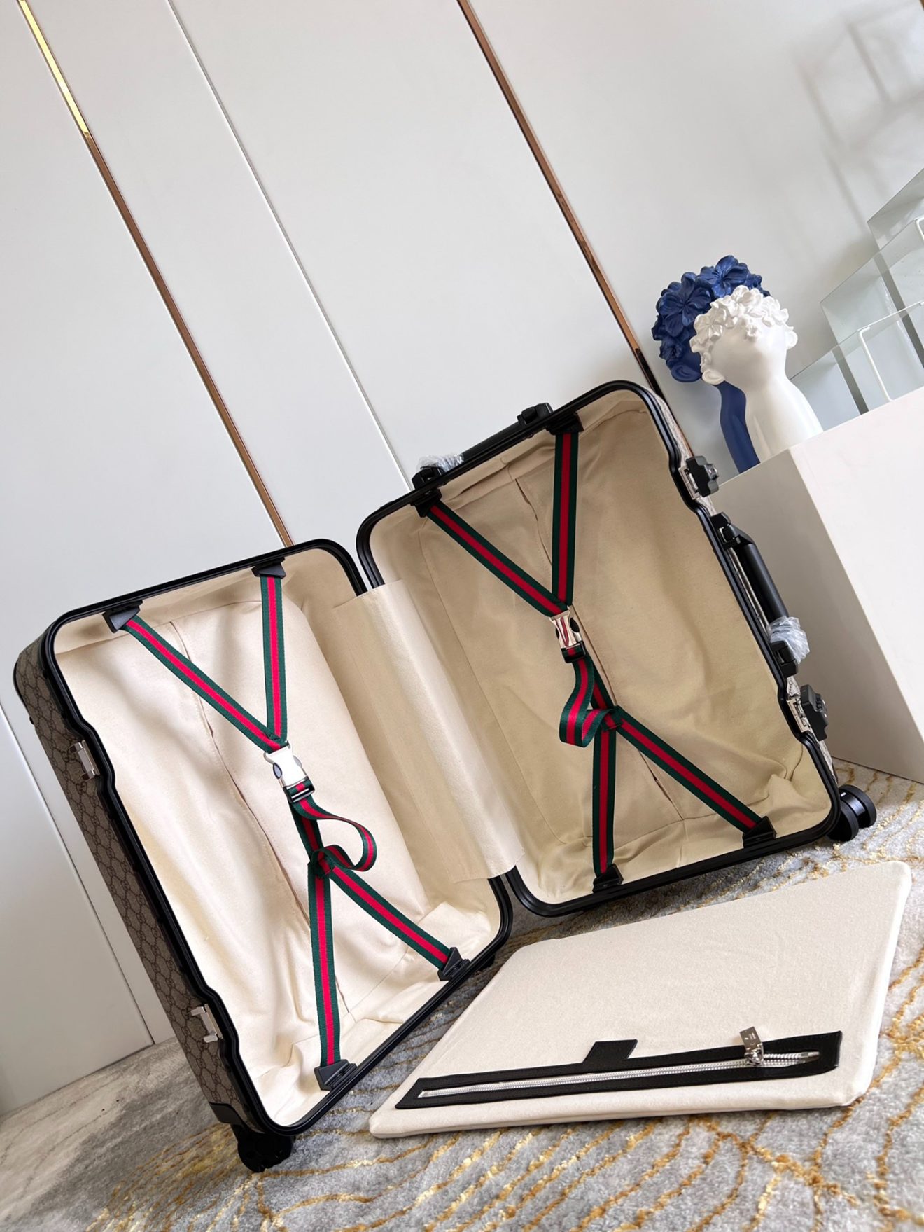 GUCCI Suitcase - Image 3