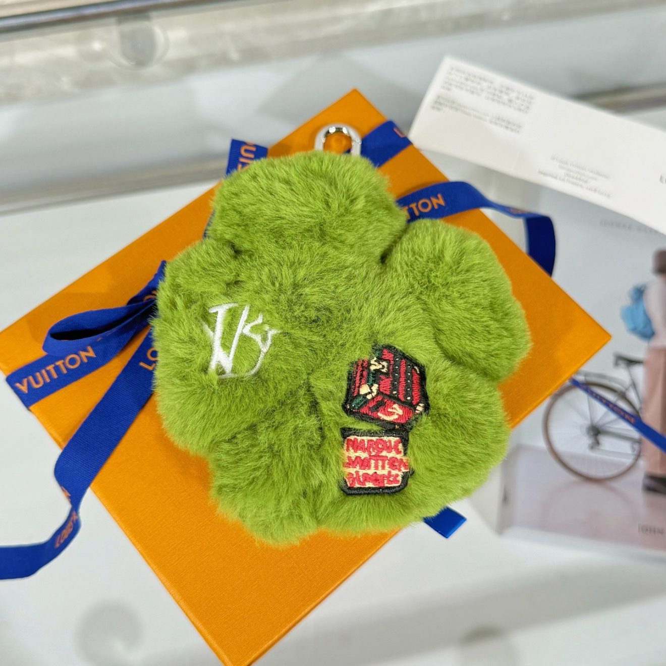 LOUIS VUITTON lv Charm - Image 2