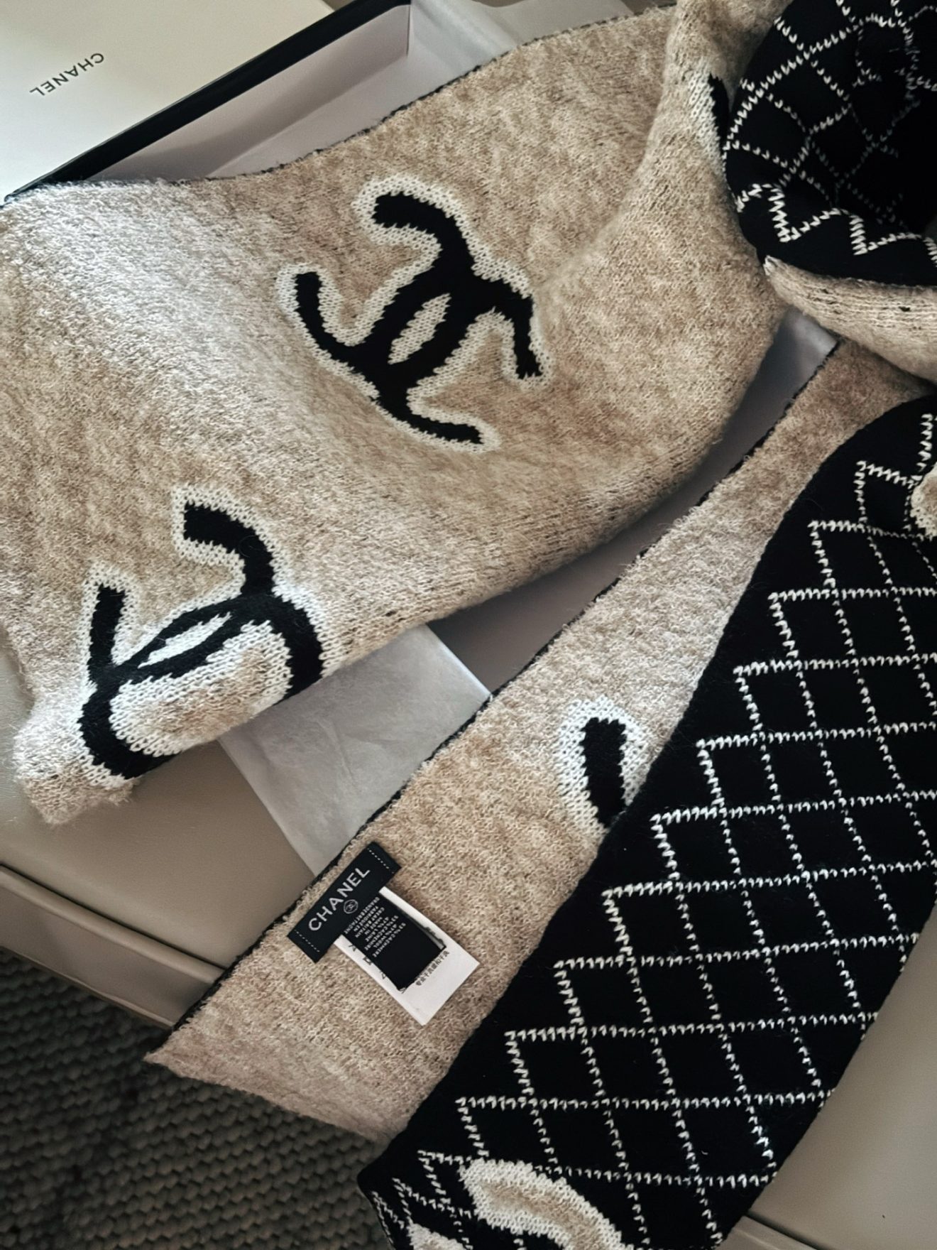 CHANEL Scarf - Image 9