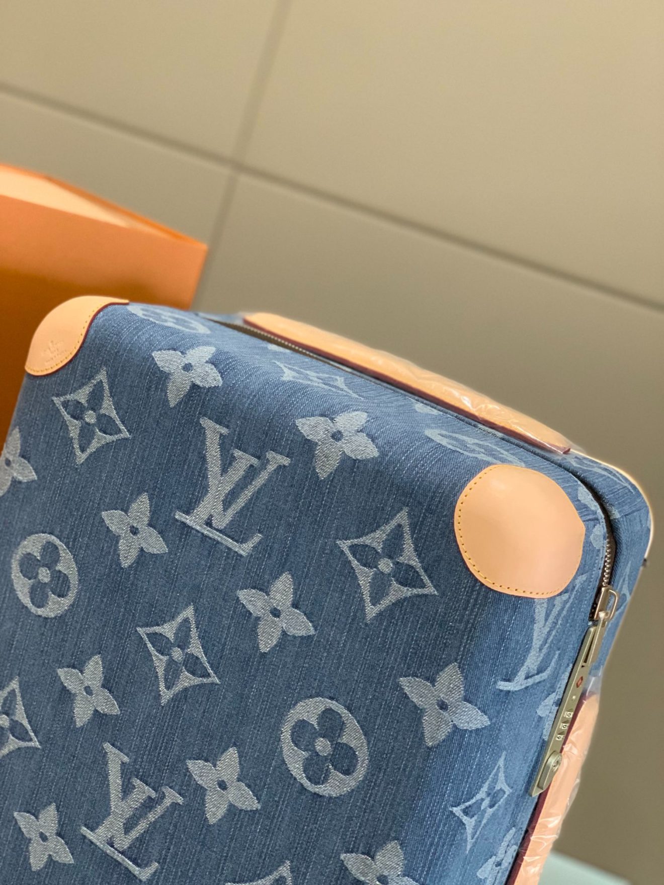 LOUIS VUITTON lv  Suitcase