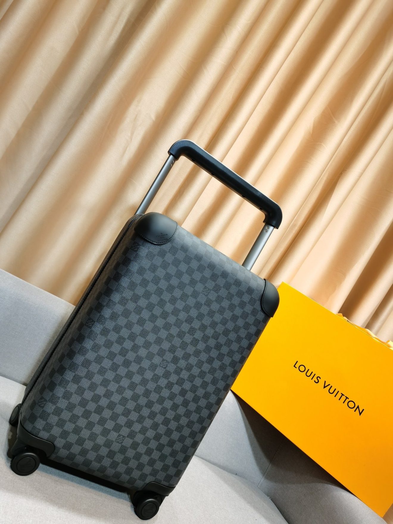 LOUIS VUITTON lv Suitcase