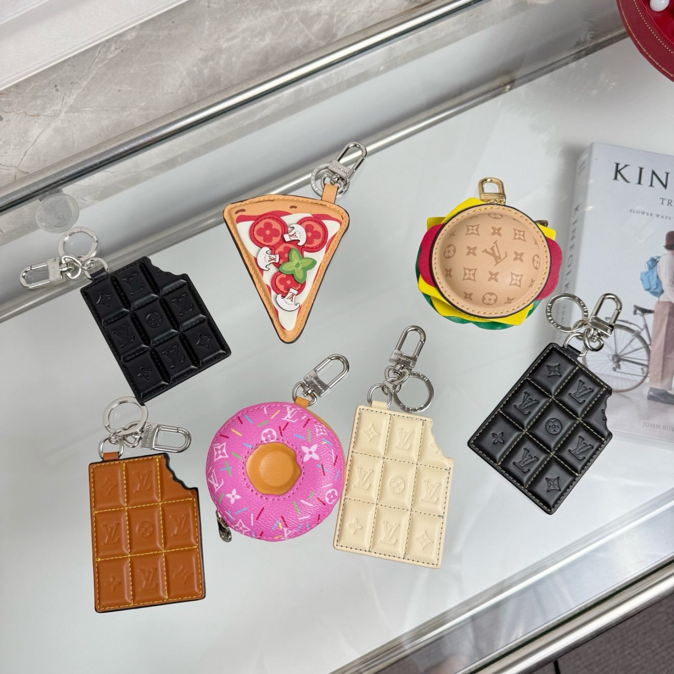 LOUIS VUITTON  lv Charm - Image 2