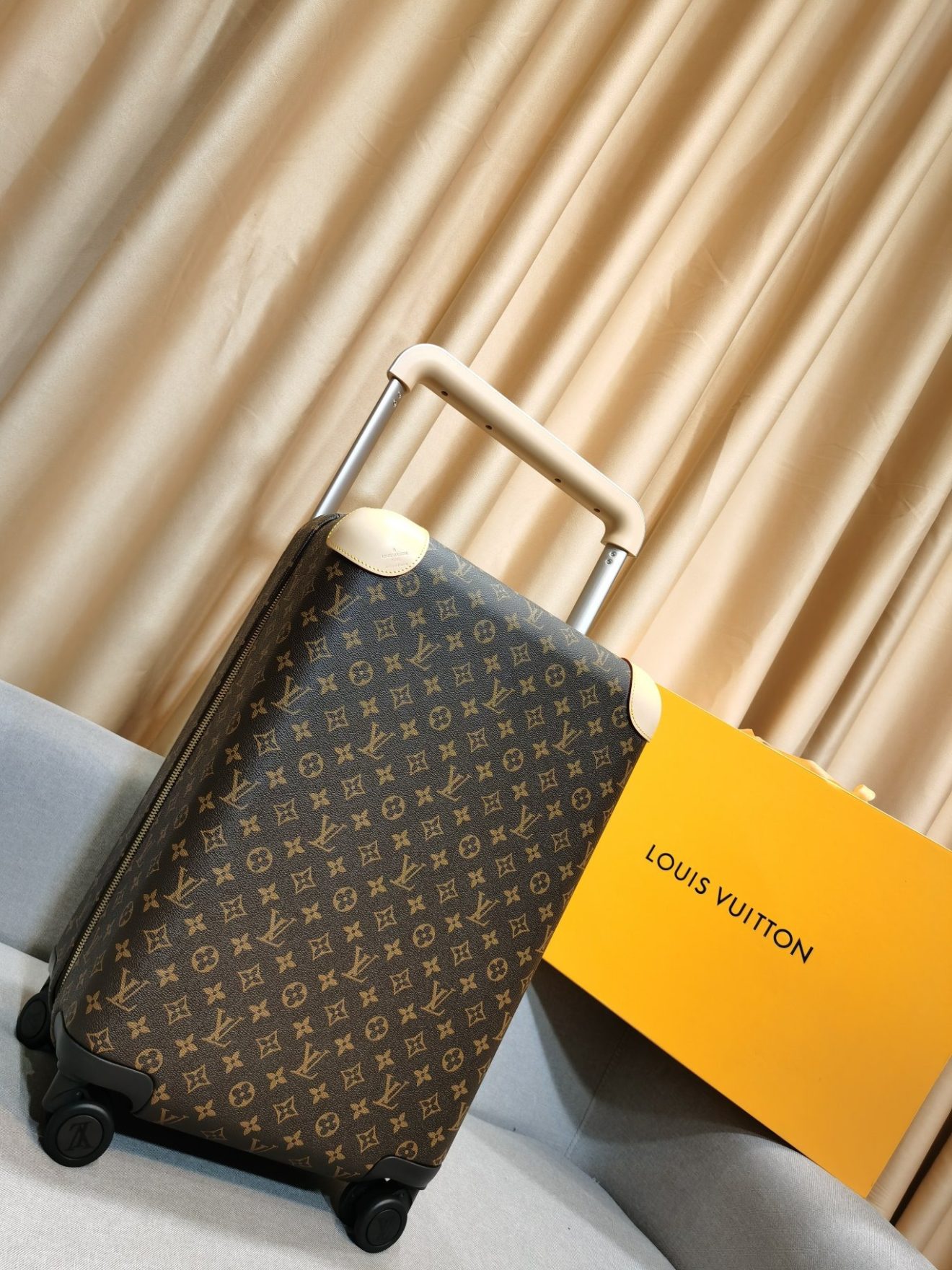 LOUIS VUITTON lv Suitcase