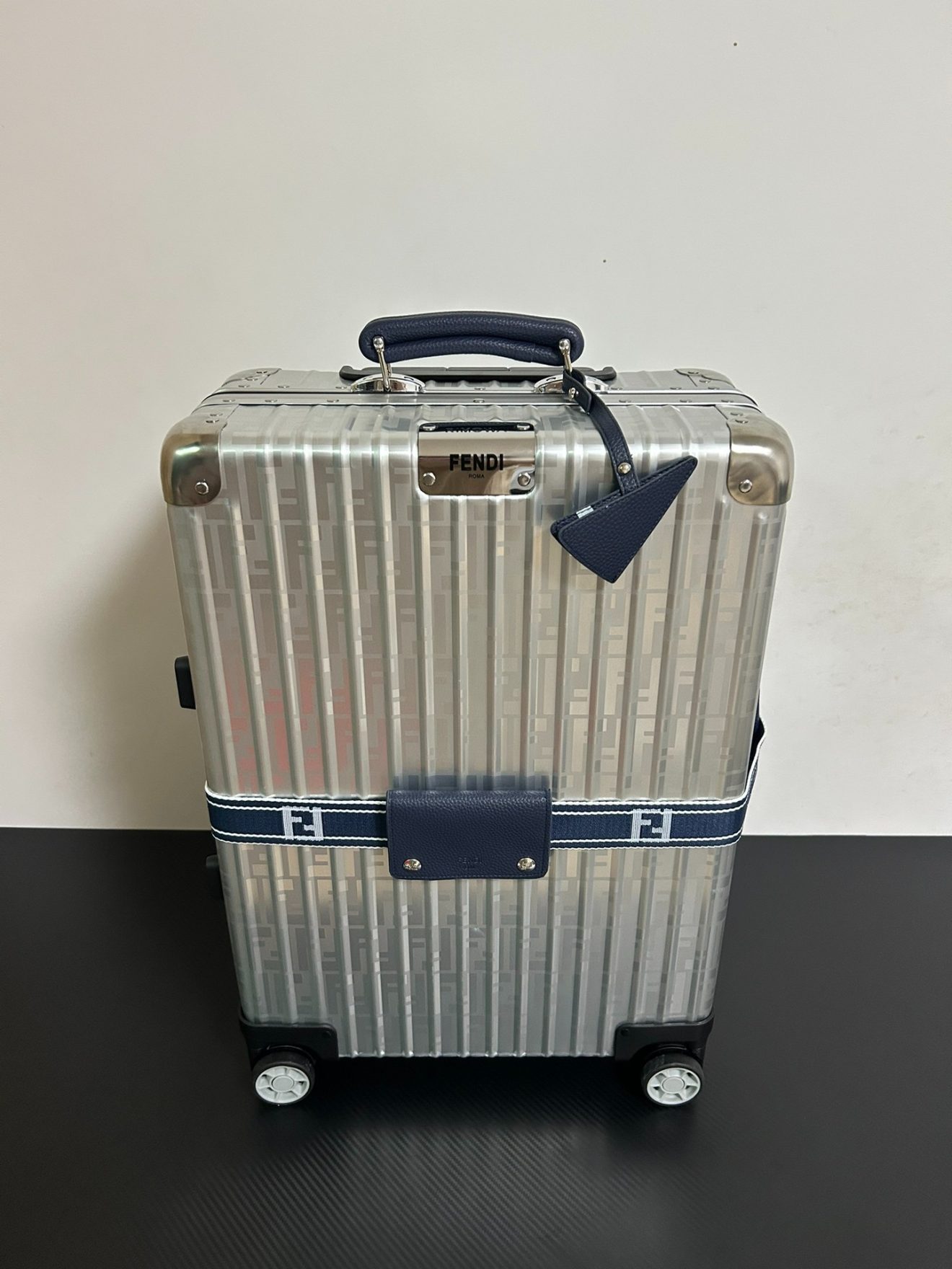 RIMOWA Suitcase - Image 2
