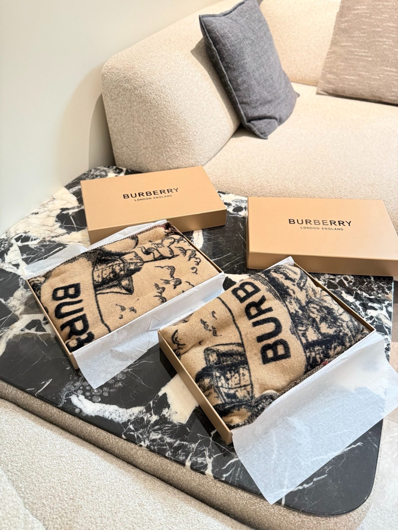BURBERRY Scarf - Image 4