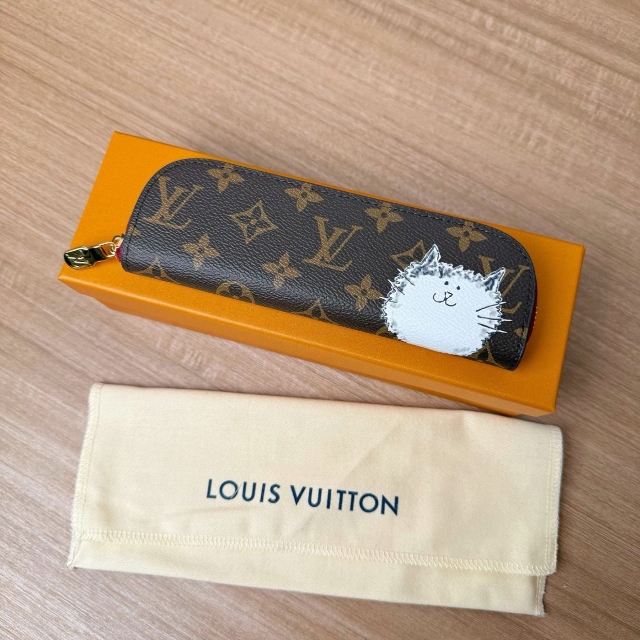 LOUIS VUITTON lv Charm - Image 4