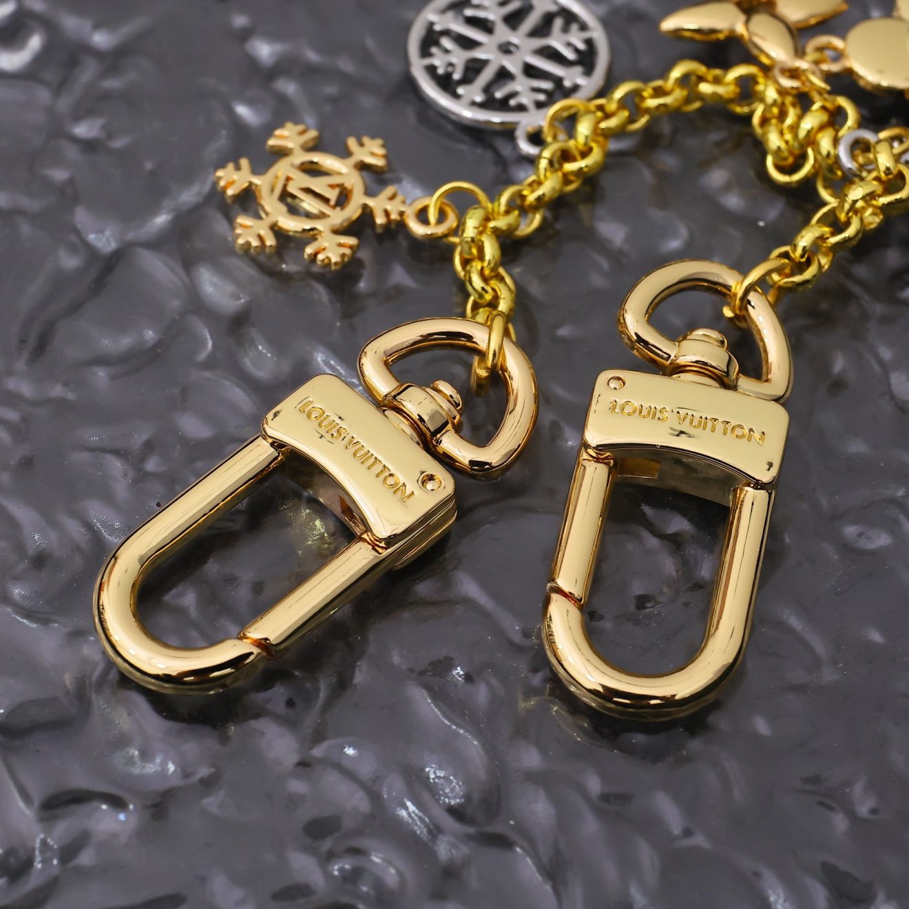 LOUIS VUITTON lv  Charm - Image 4