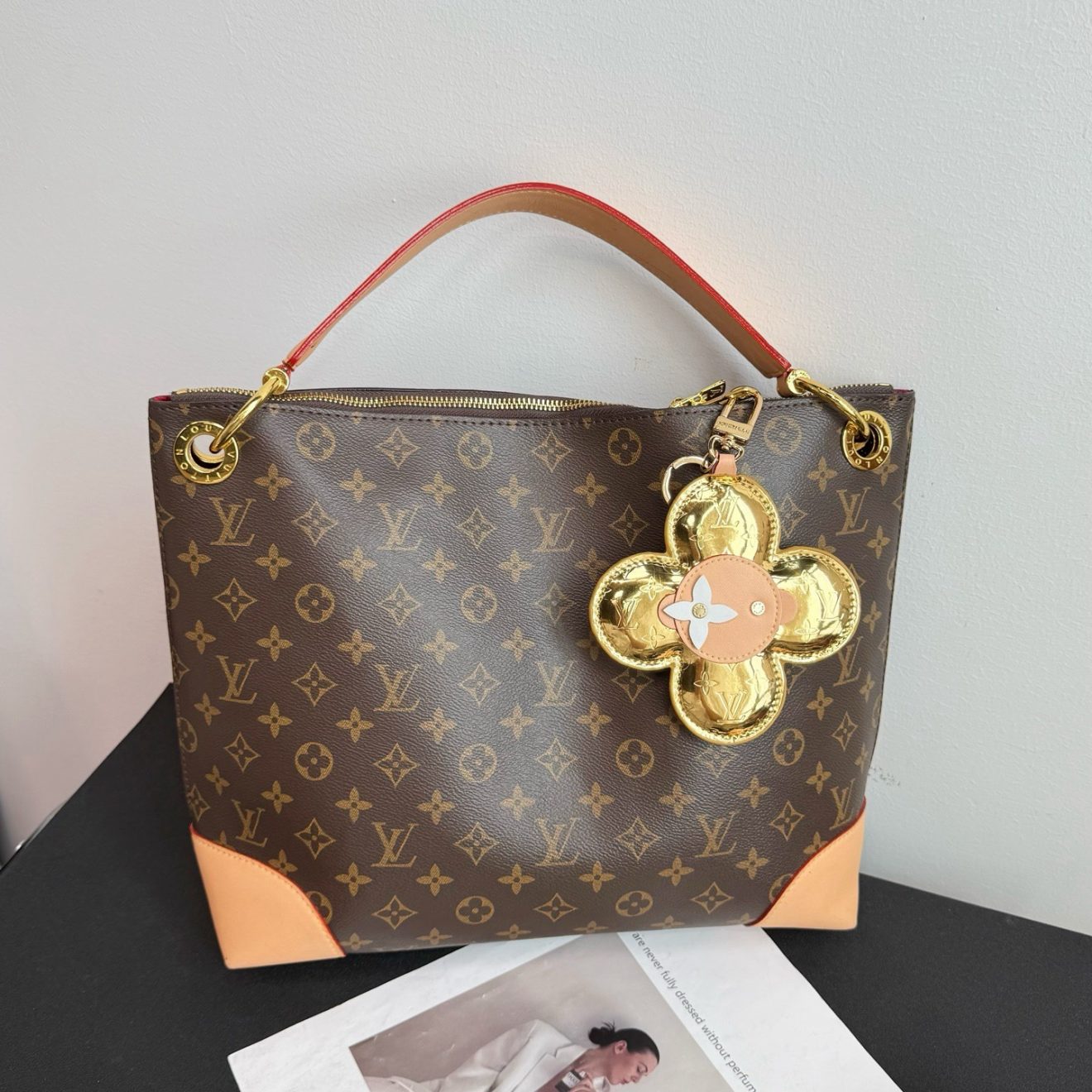 LOUIS VUITTON lv Charm - Image 3