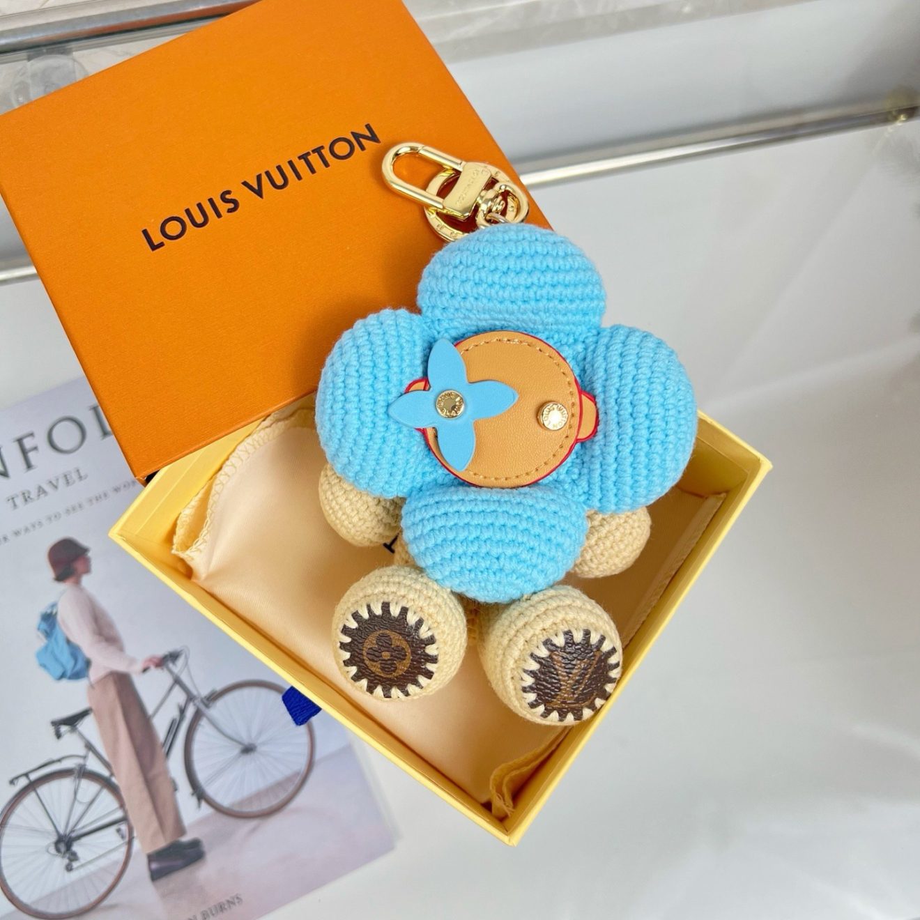 LOUIS VUITTON lv Charm - Image 3