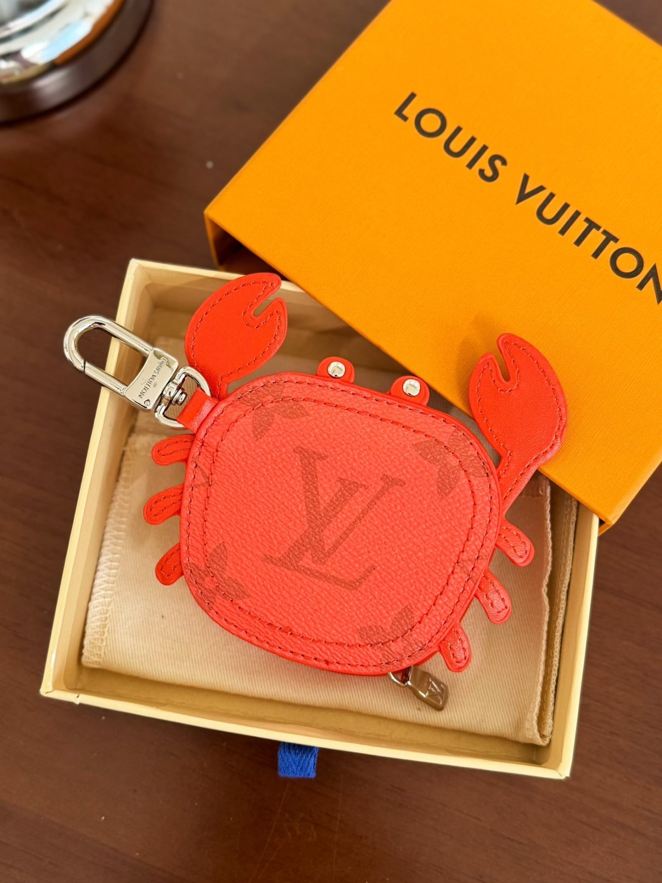 LOUIS VUITTON lv Charm - Image 4