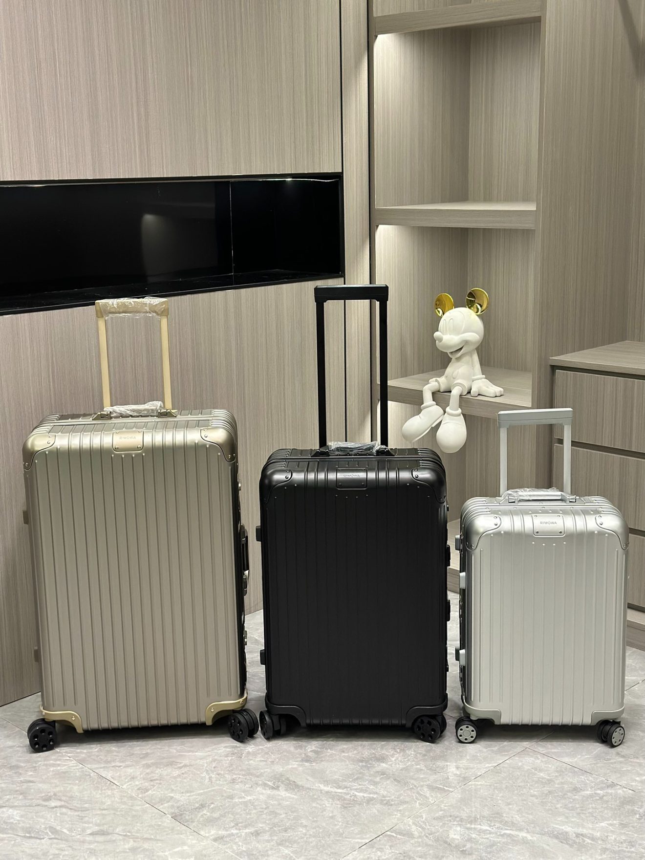 RIMOWA Suitcase - Image 3