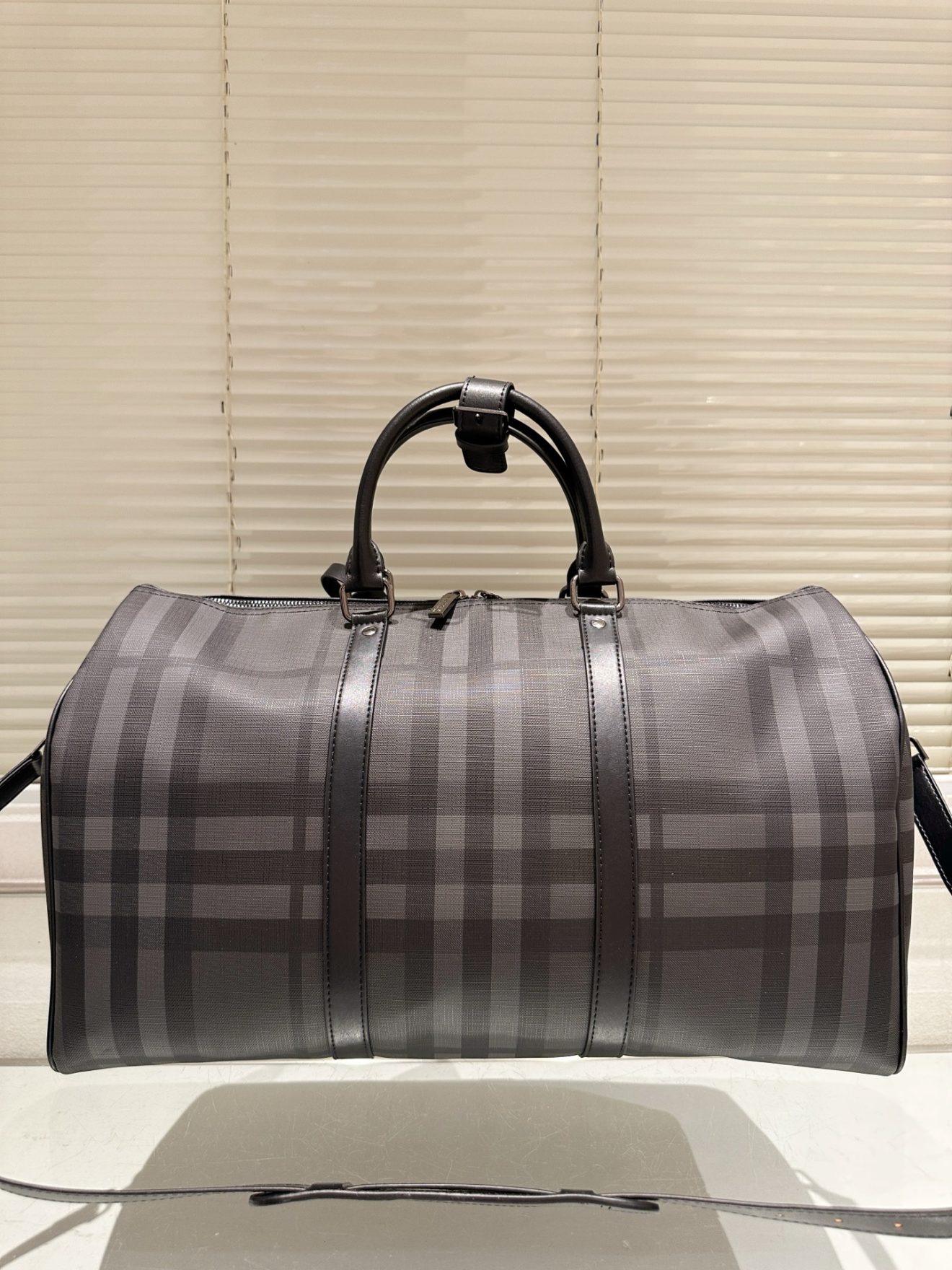 BURBERRY Duffle - Image 2