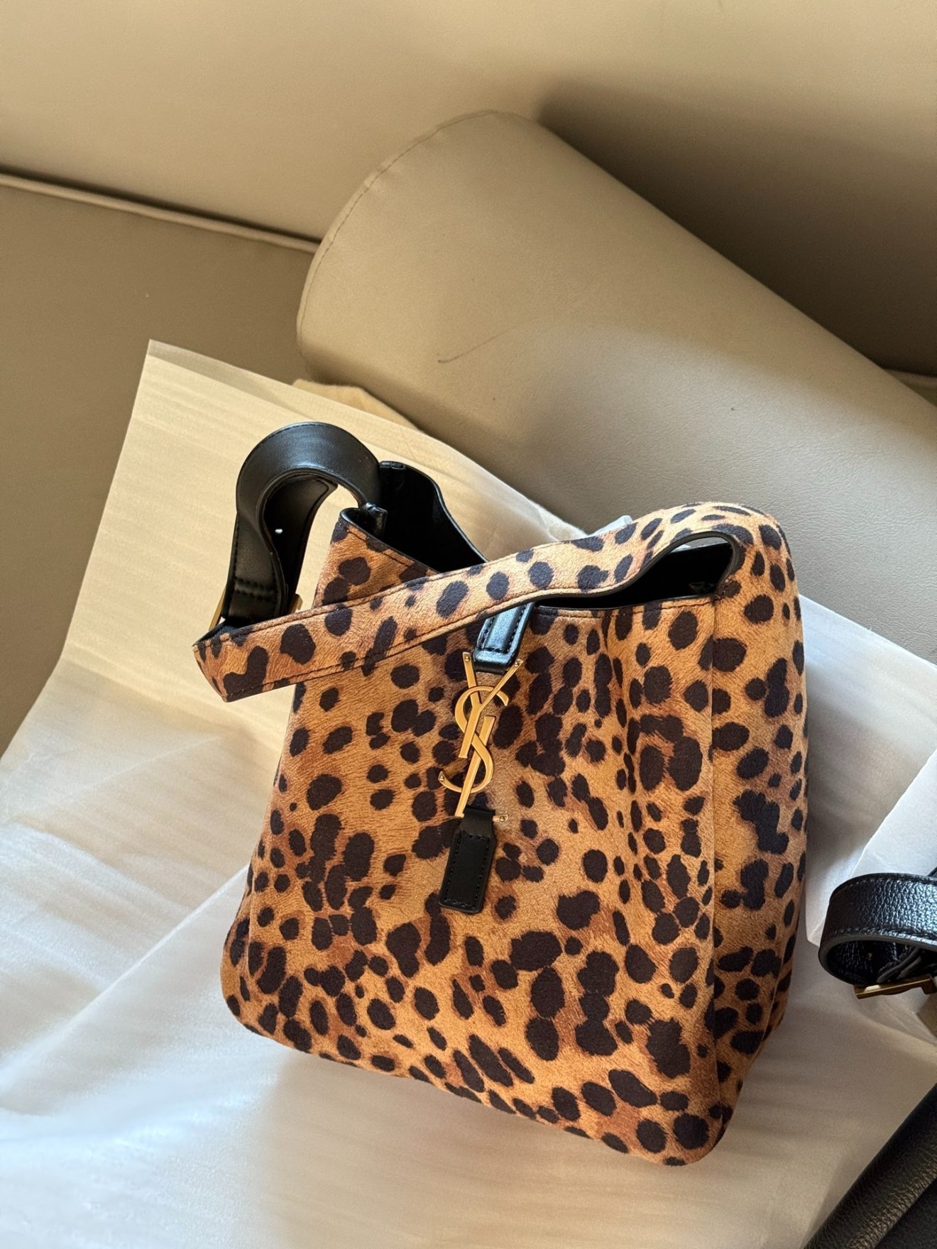 YSL hobo 22cm with gold hardware