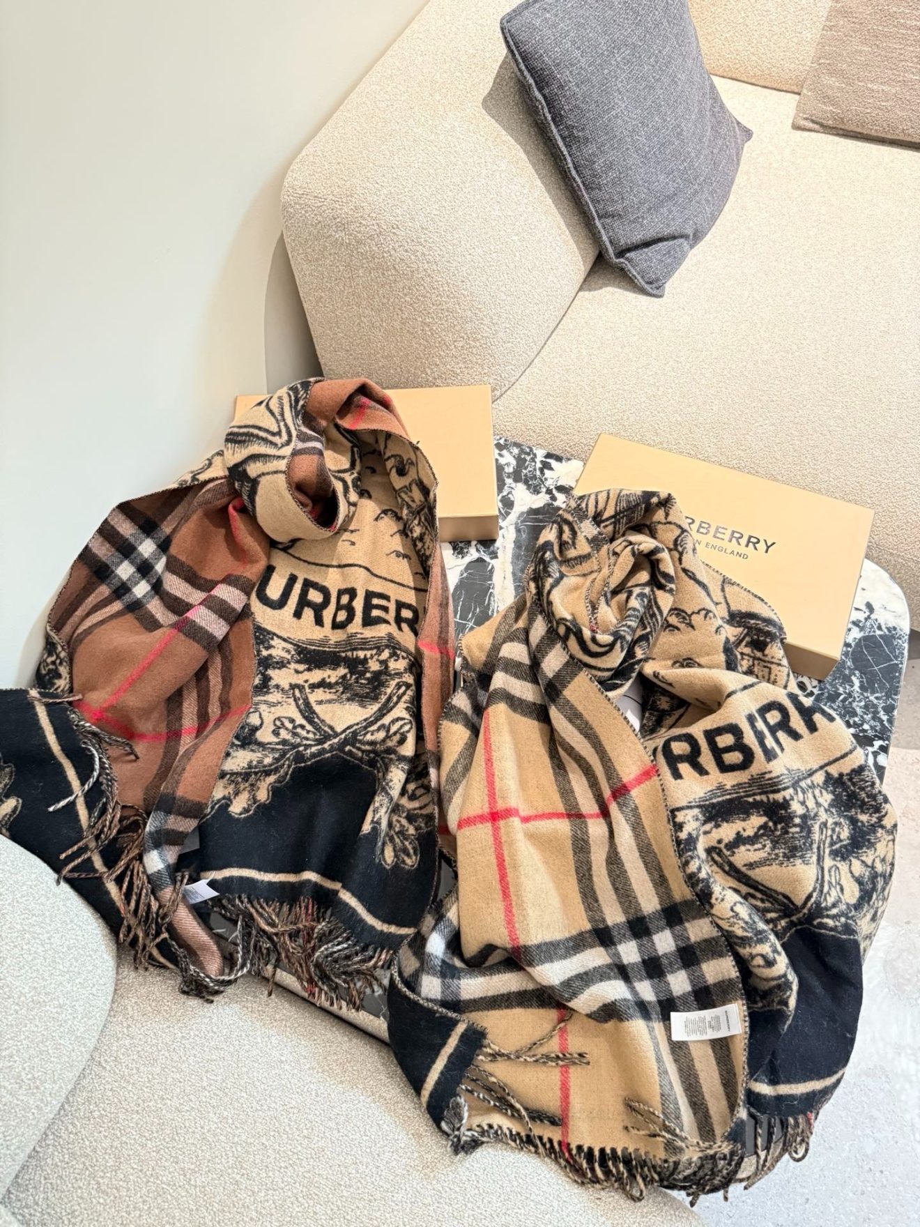 BURBERRY Scarf