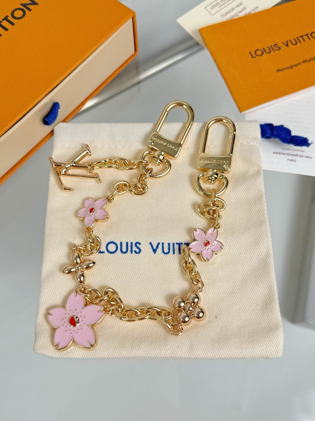 LOUIS VUITTON lv Charm
