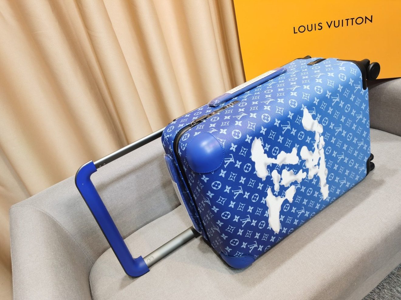 LOUIS VUITTON lv Suitcase - Image 3