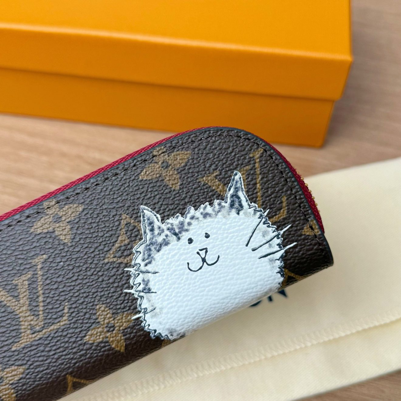 LOUIS VUITTON lv Charm - Image 5
