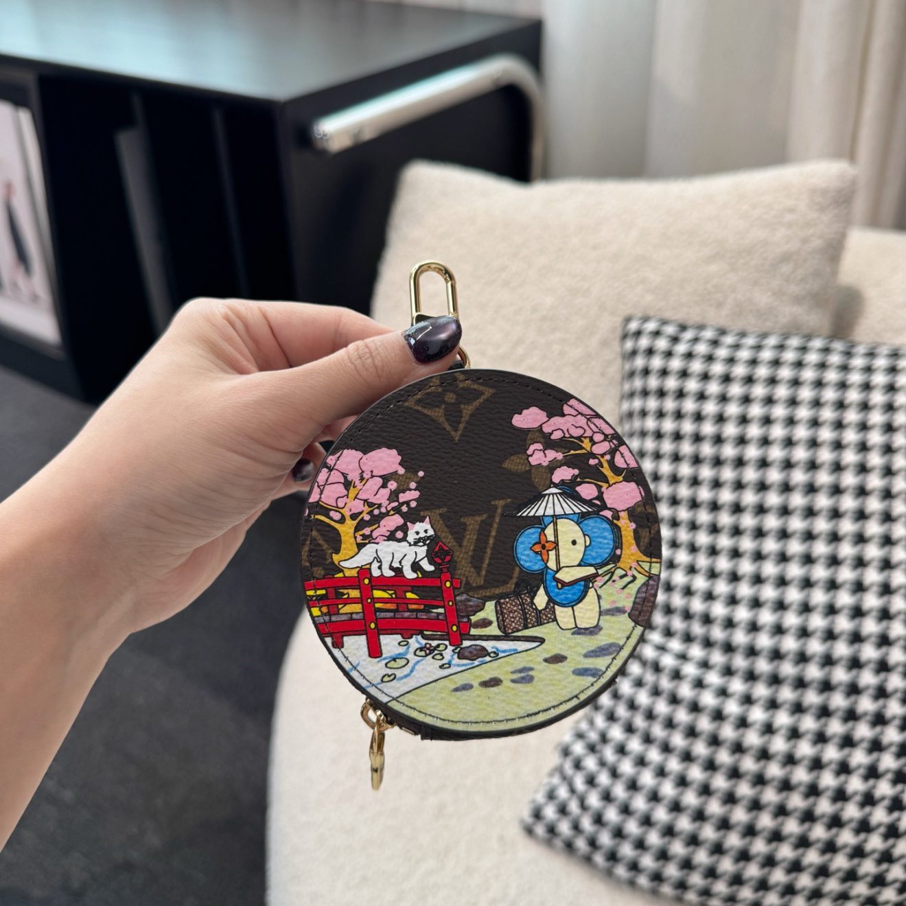 LOUIS VUITTON lv  Charm - Image 3