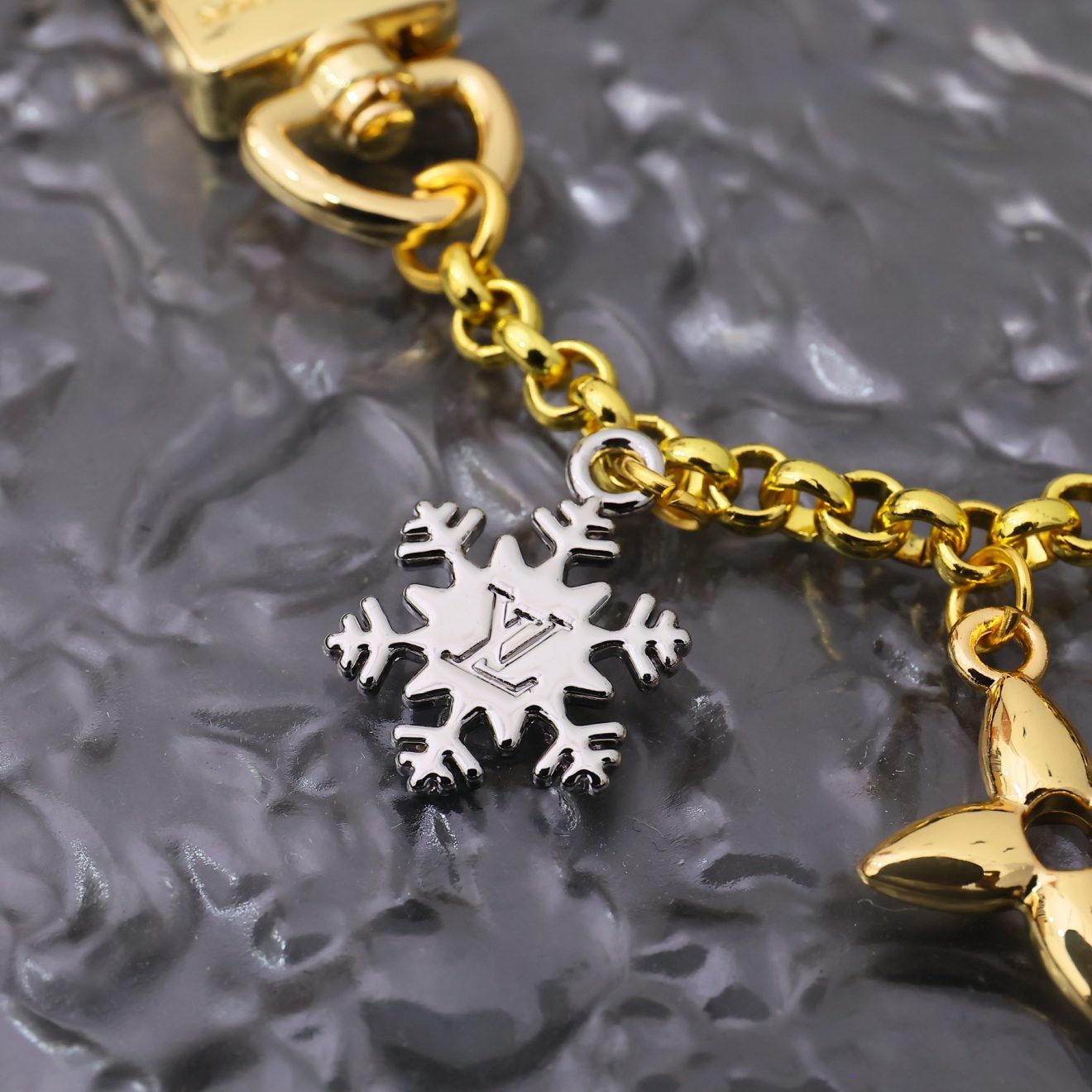 LOUIS VUITTON lv  Charm - Image 6