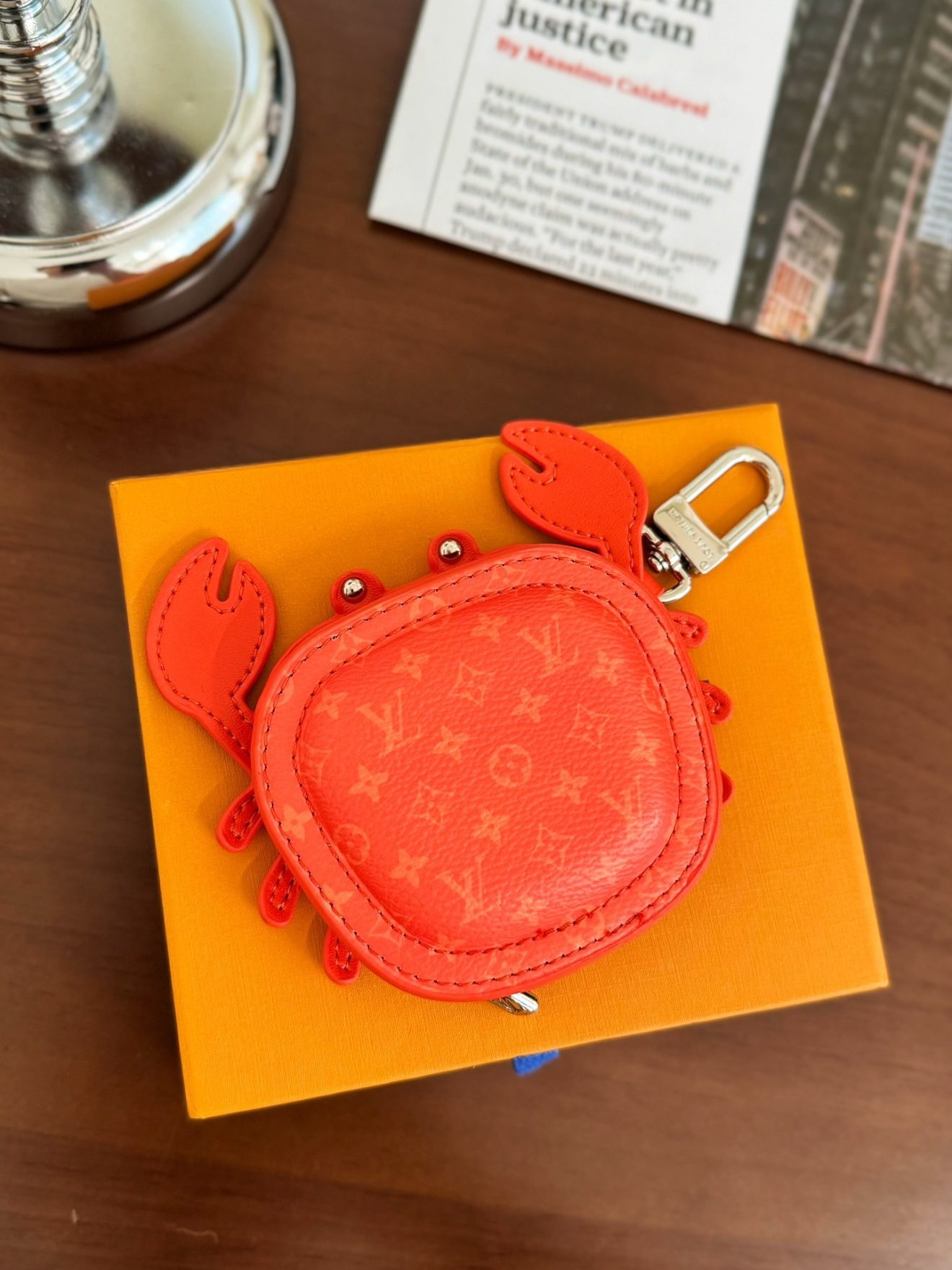 LOUIS VUITTON lv Charm - Image 3