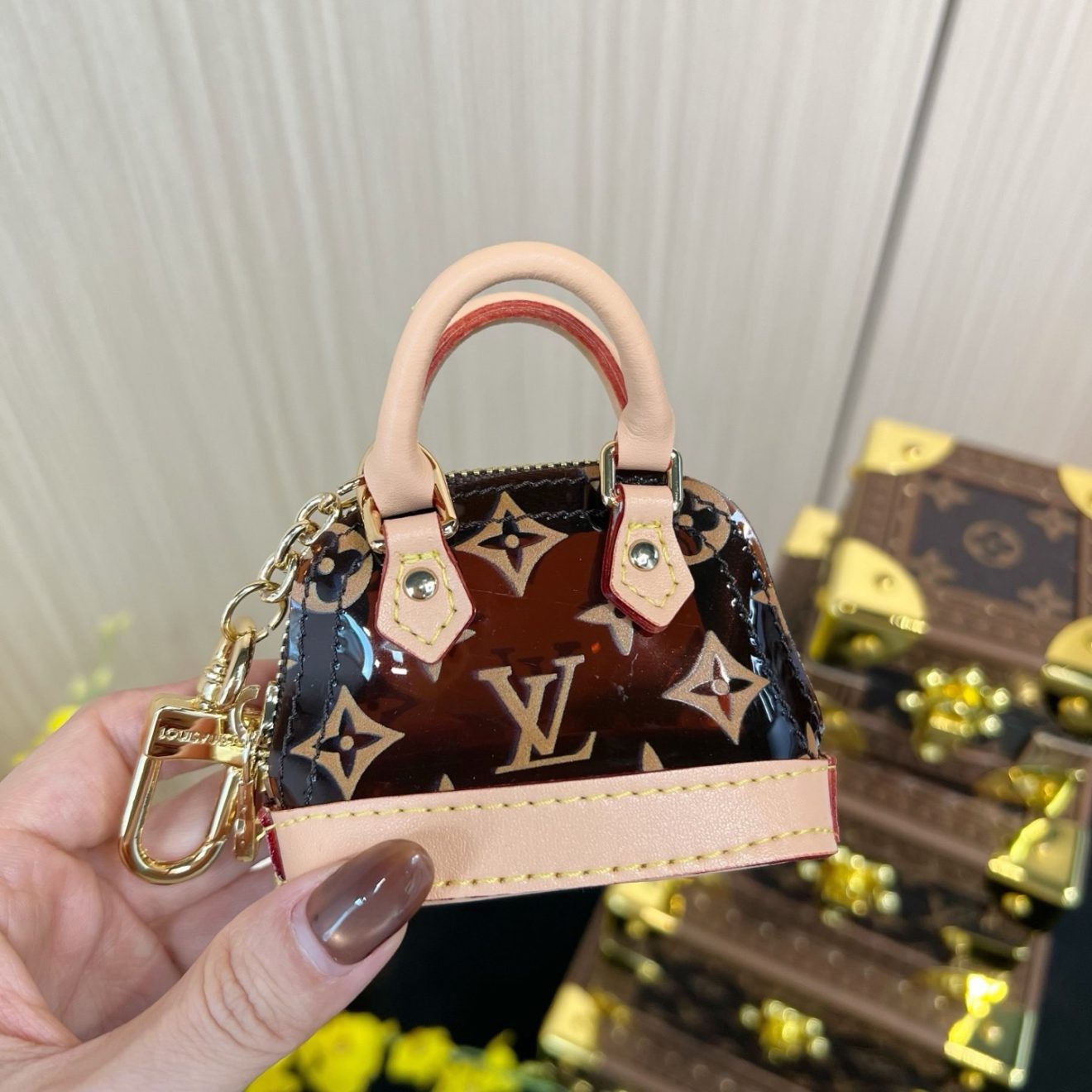 LOUIS VUITTON lv Charm - Image 4