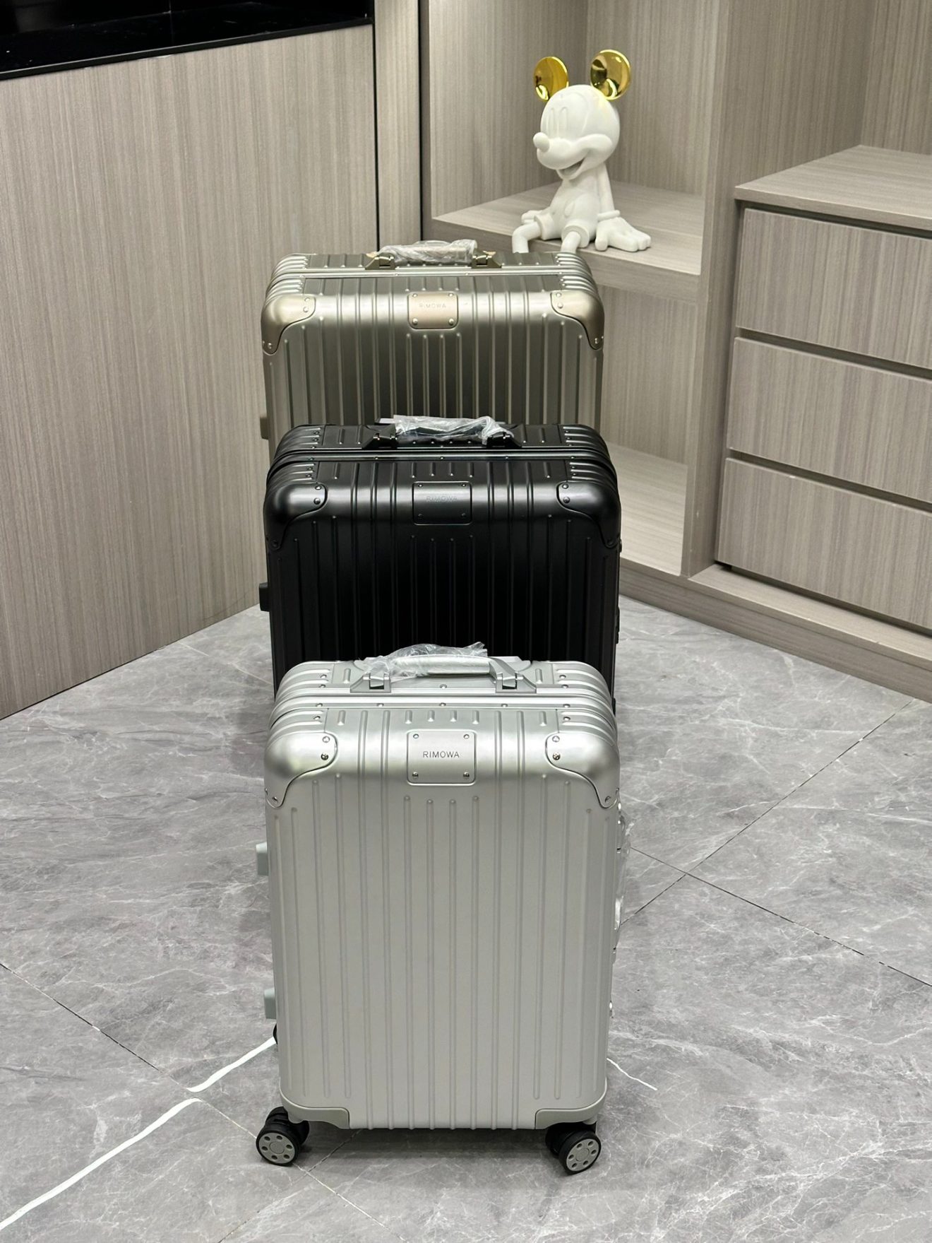 RIMOWA Suitcase - Image 4
