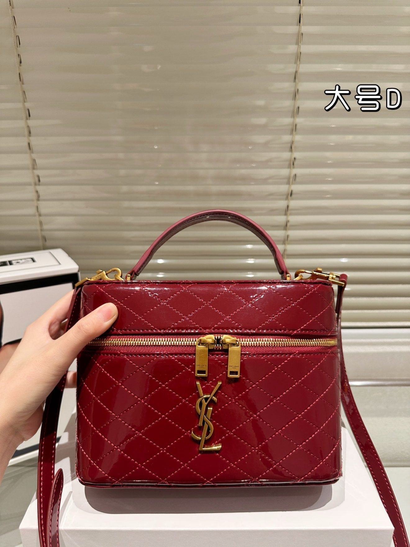 YSL vanity size ：big  20 X 16cm , small 16 X 12cm - Image 4