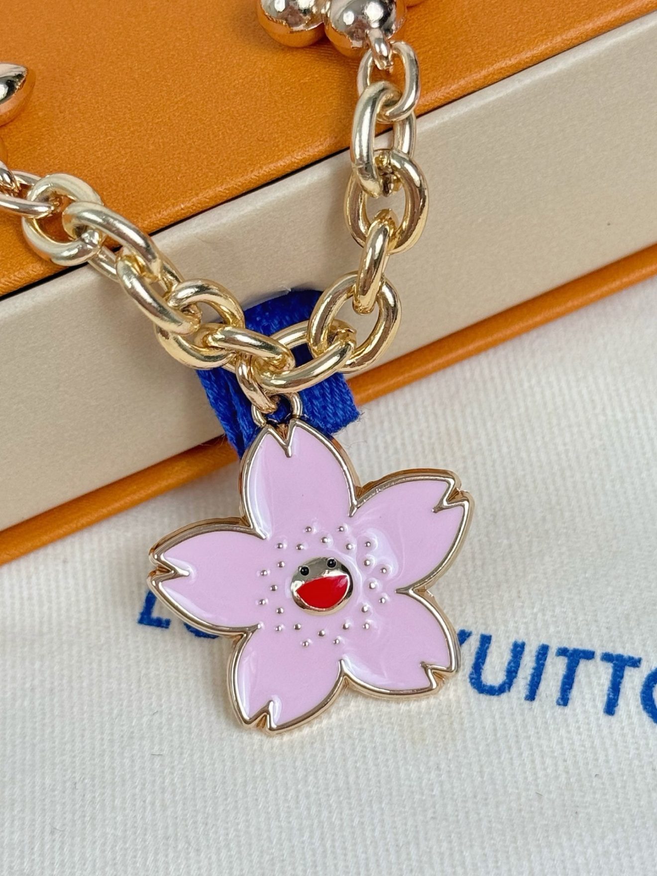 LOUIS VUITTON lv Charm - Image 3