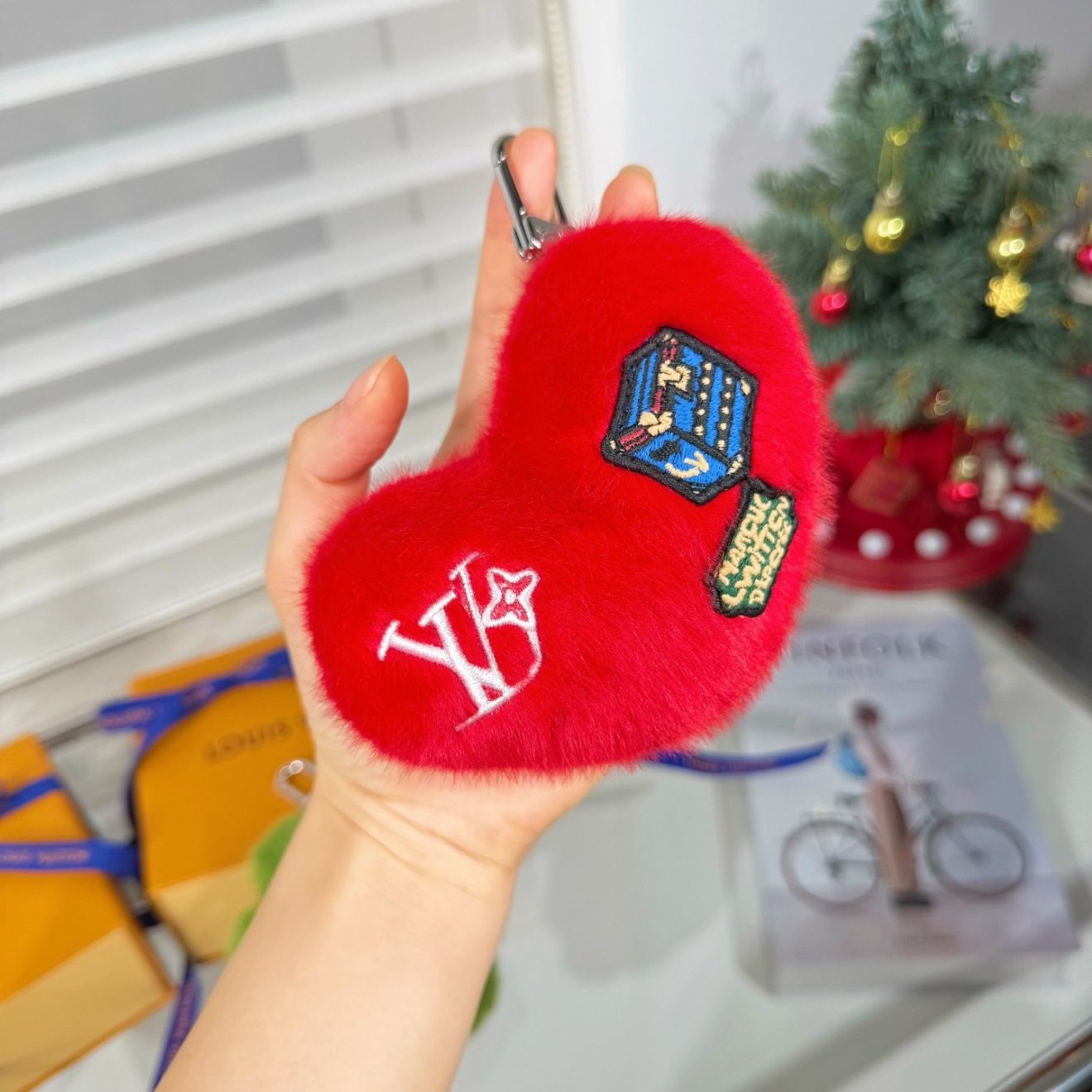 LOUIS VUITTON lv Charm
