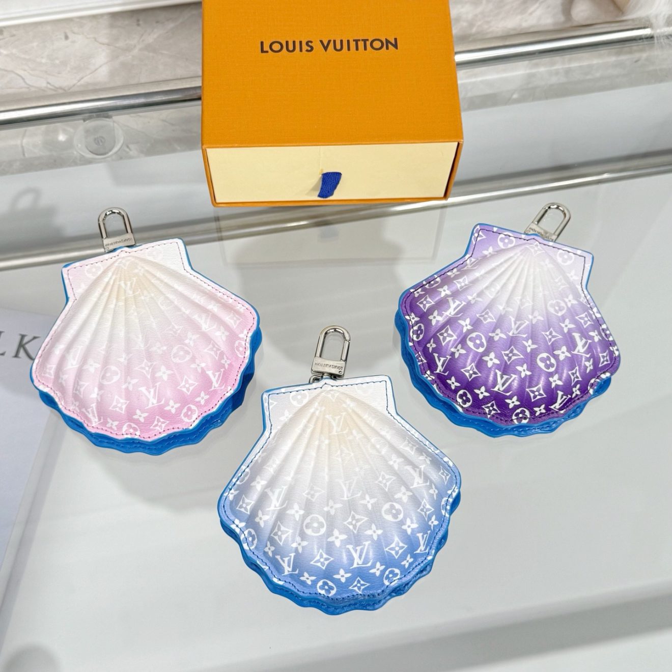 LOUIS VUITTON lv Charm - Image 7