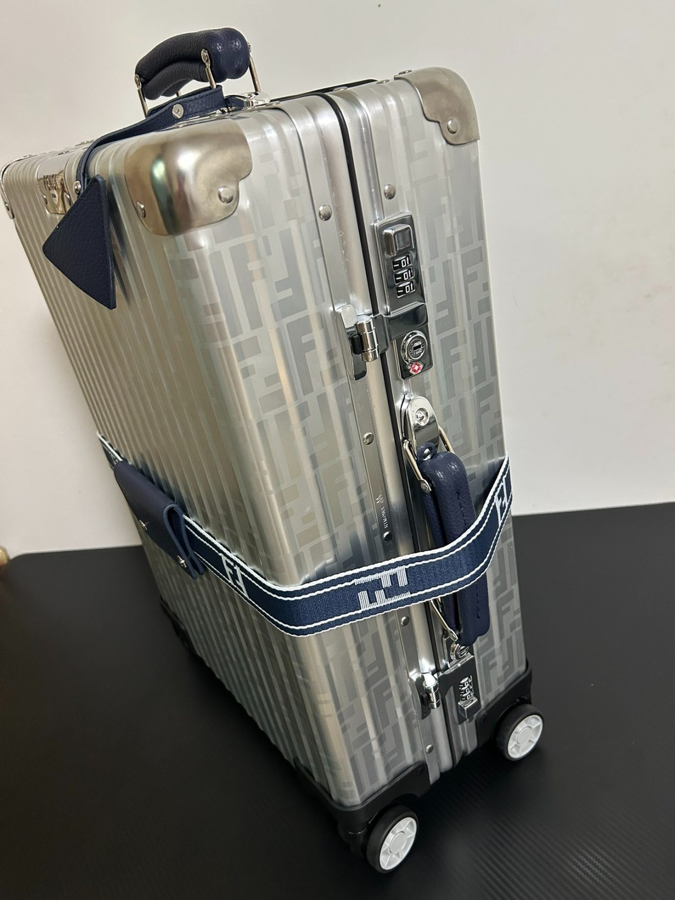 RIMOWA Suitcase - Image 6