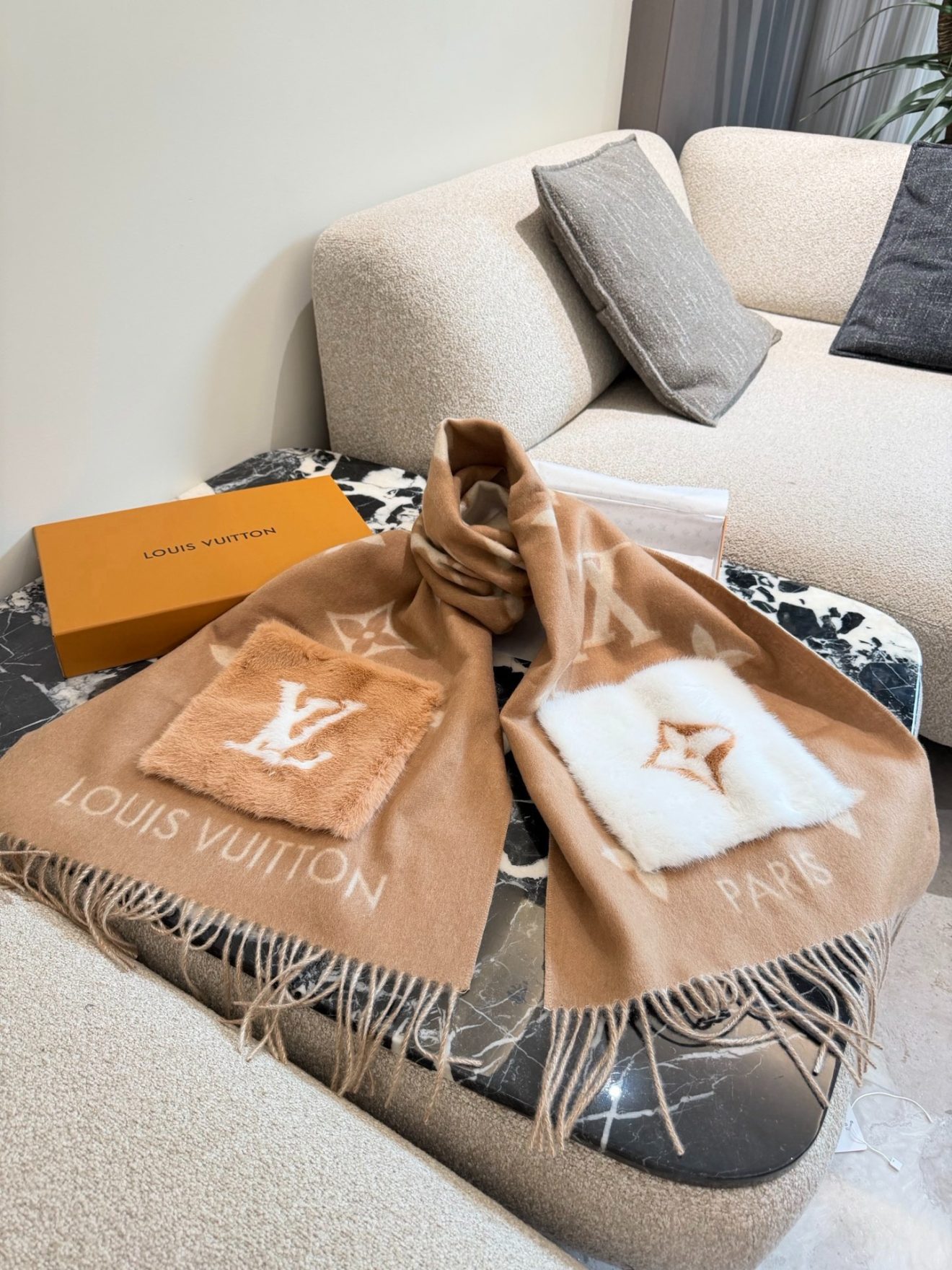 LOUIS VUITTON lv Scarf - Image 5