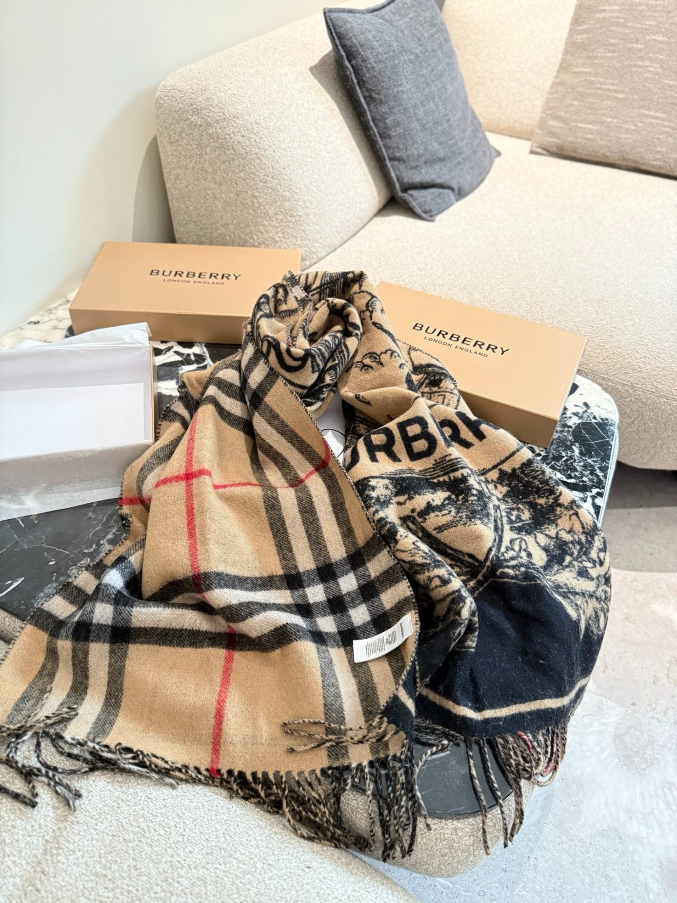 BURBERRY Scarf - Image 2