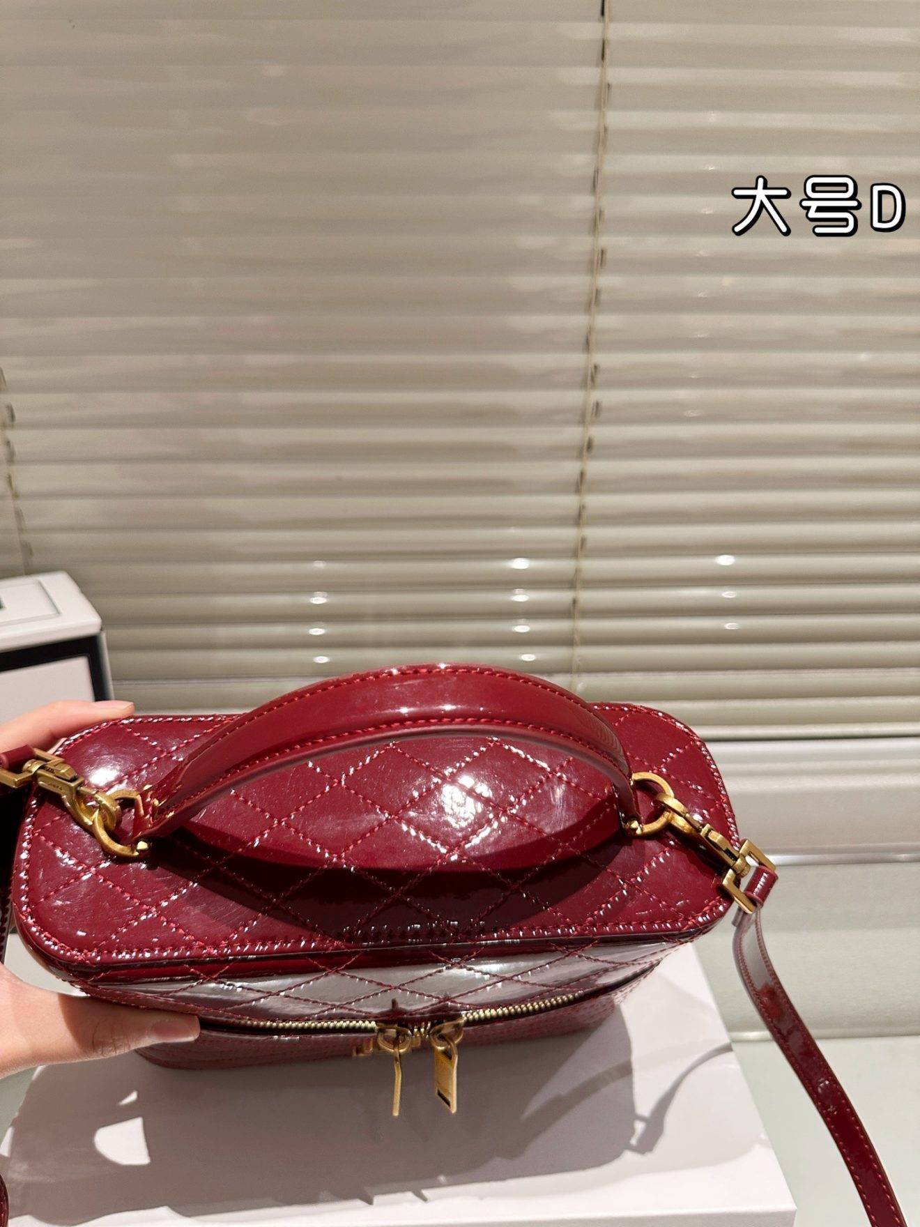 YSL vanity size ：big  20 X 16cm , small 16 X 12cm - Image 5