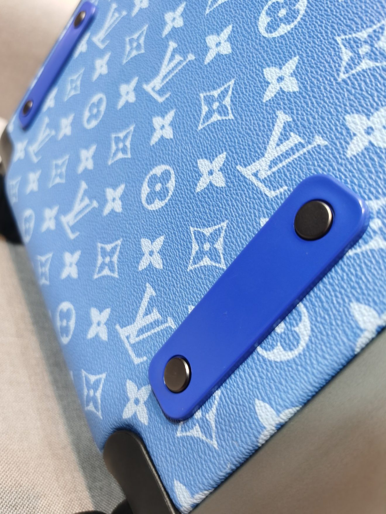LOUIS VUITTON lv Suitcase - Image 5
