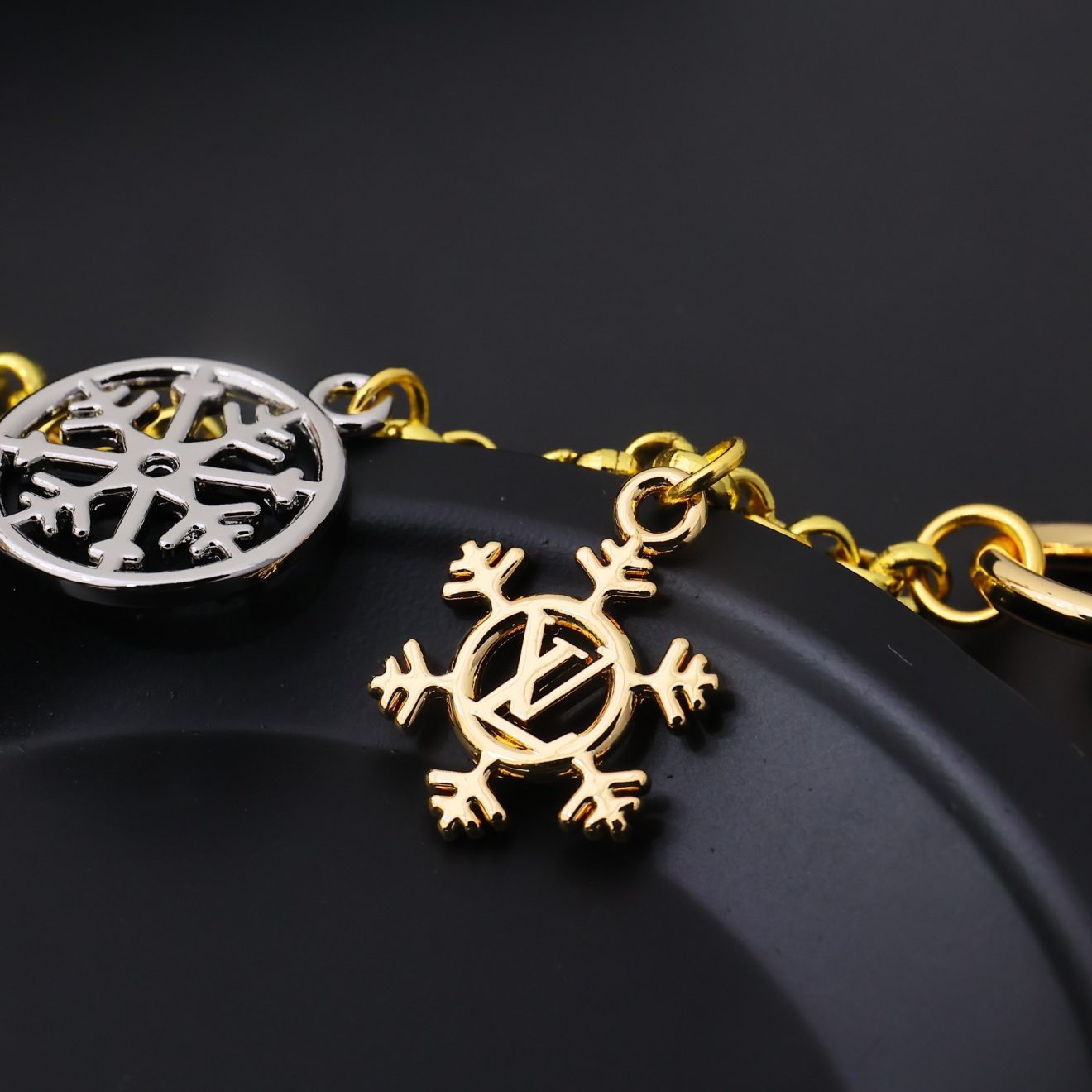 LOUIS VUITTON lv  Charm - Image 7