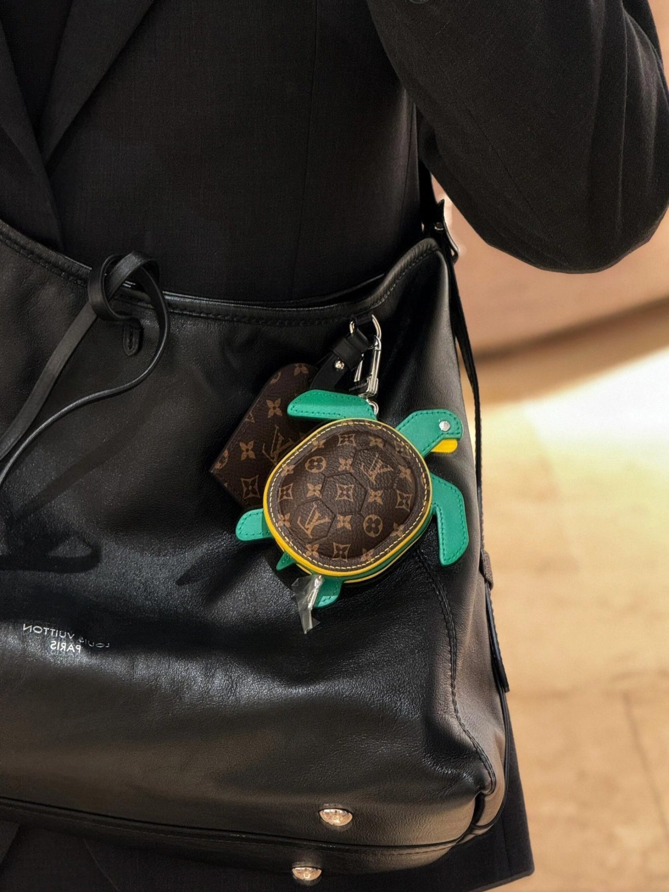LOUIS VUITTON lv Charm - Image 3