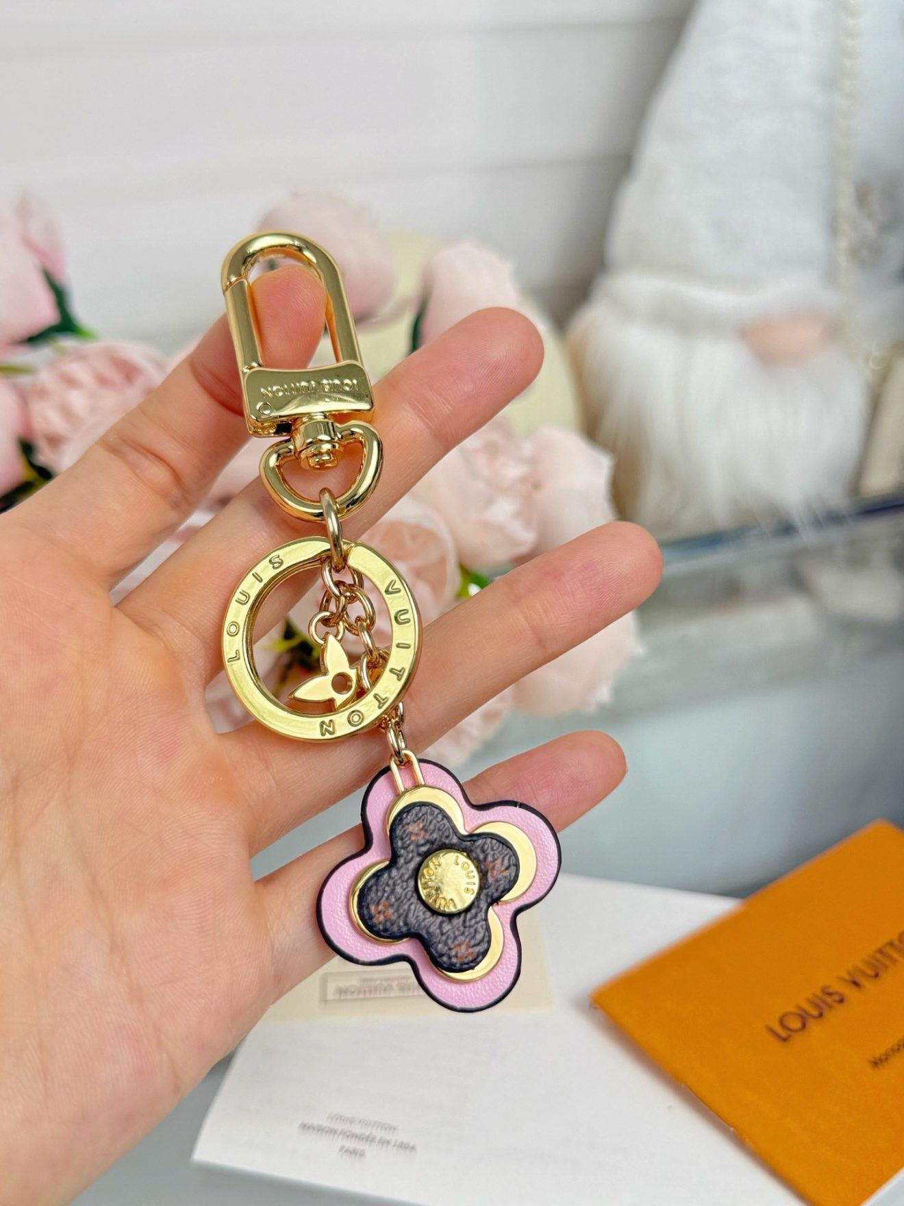LOUIS VUITTON lv Charm - Image 3