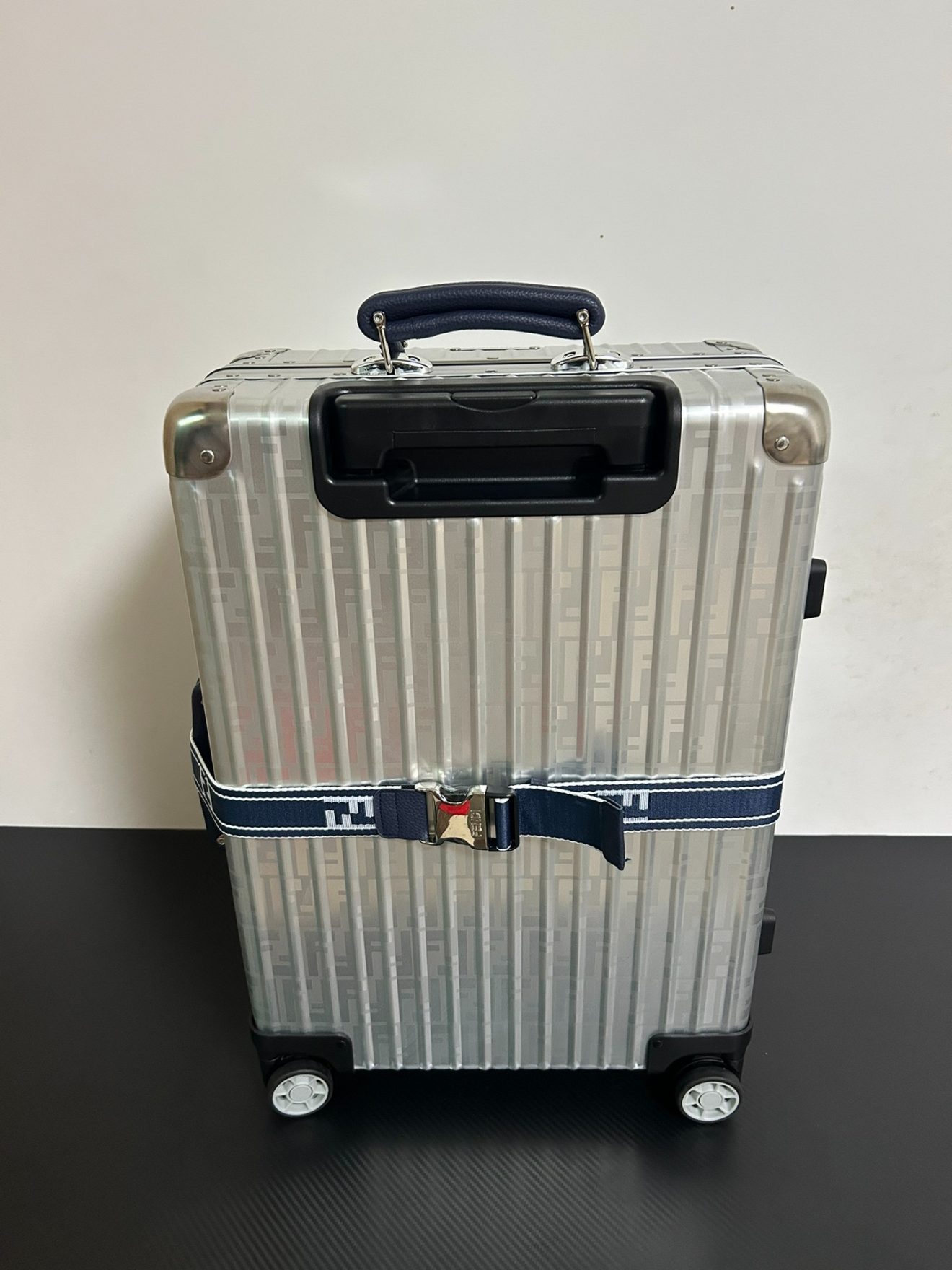 RIMOWA Suitcase - Image 7
