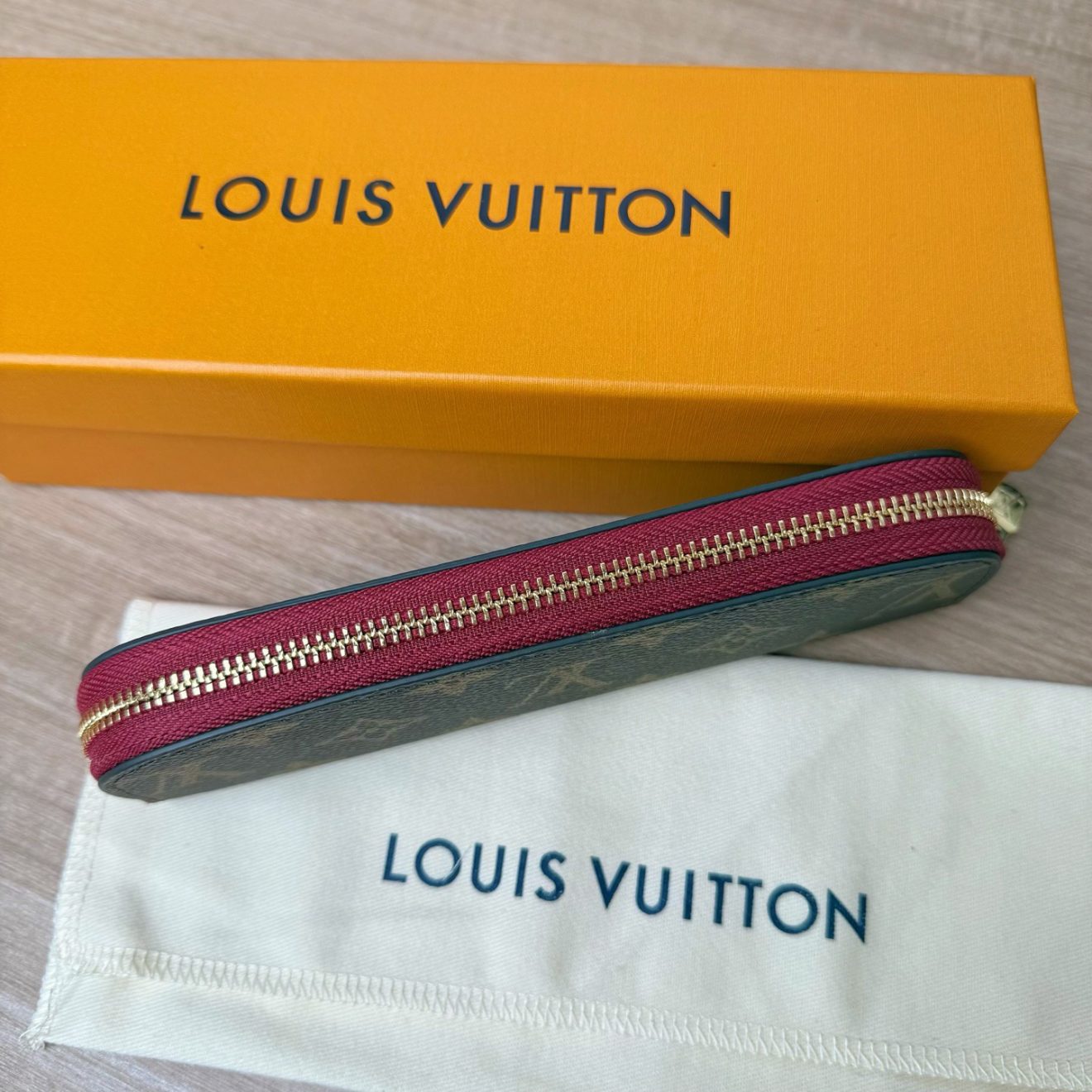 LOUIS VUITTON lv Charm - Image 7