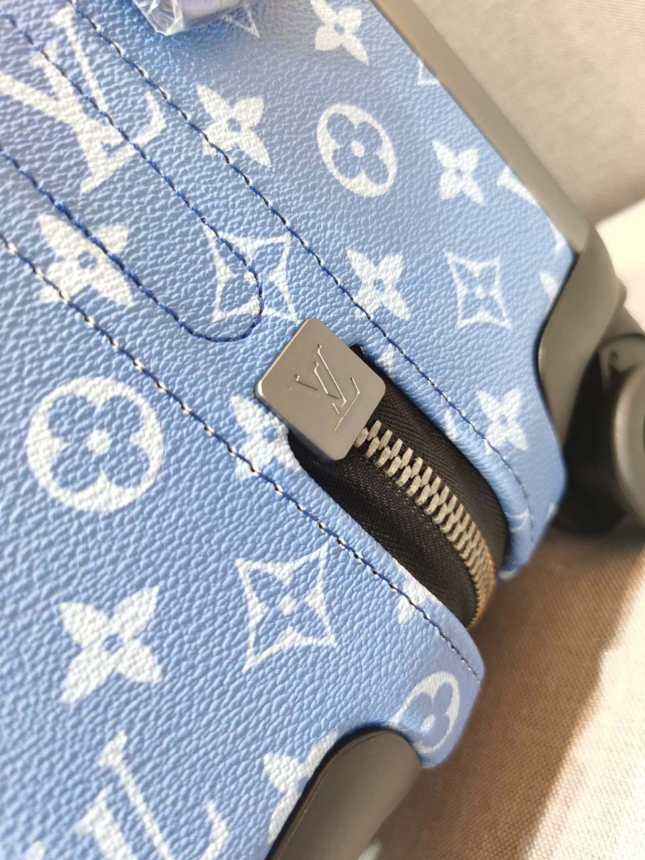 LOUIS VUITTON lv Suitcase - Image 9