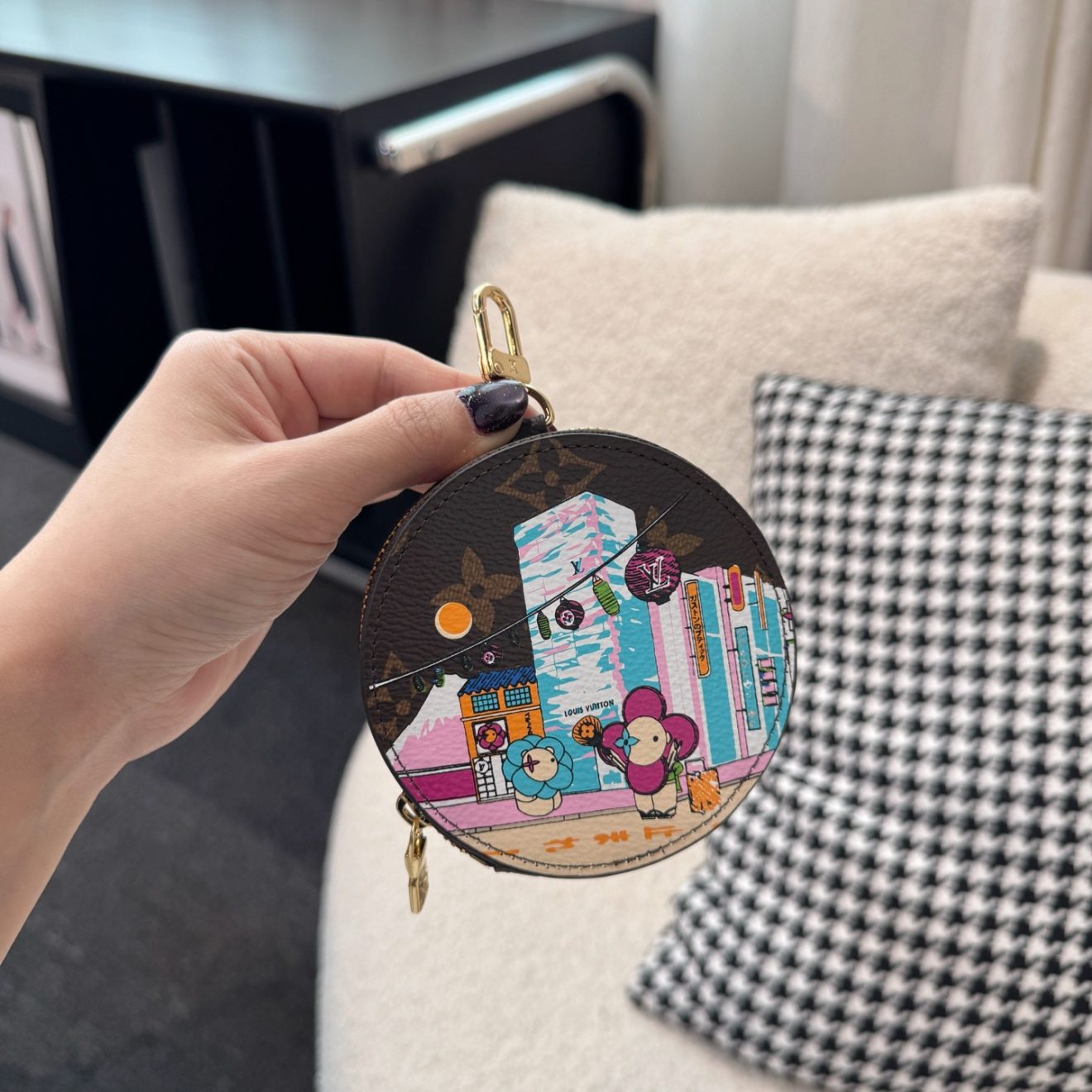LOUIS VUITTON lv  Charm - Image 6