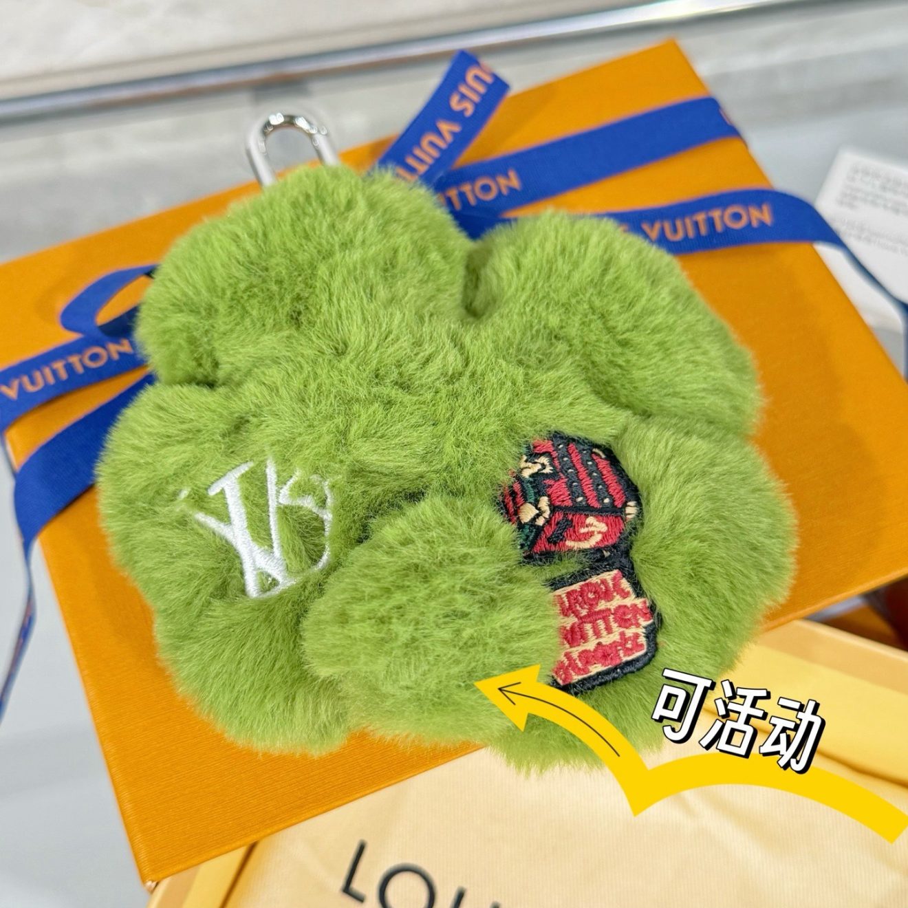 LOUIS VUITTON lv Charm - Image 7